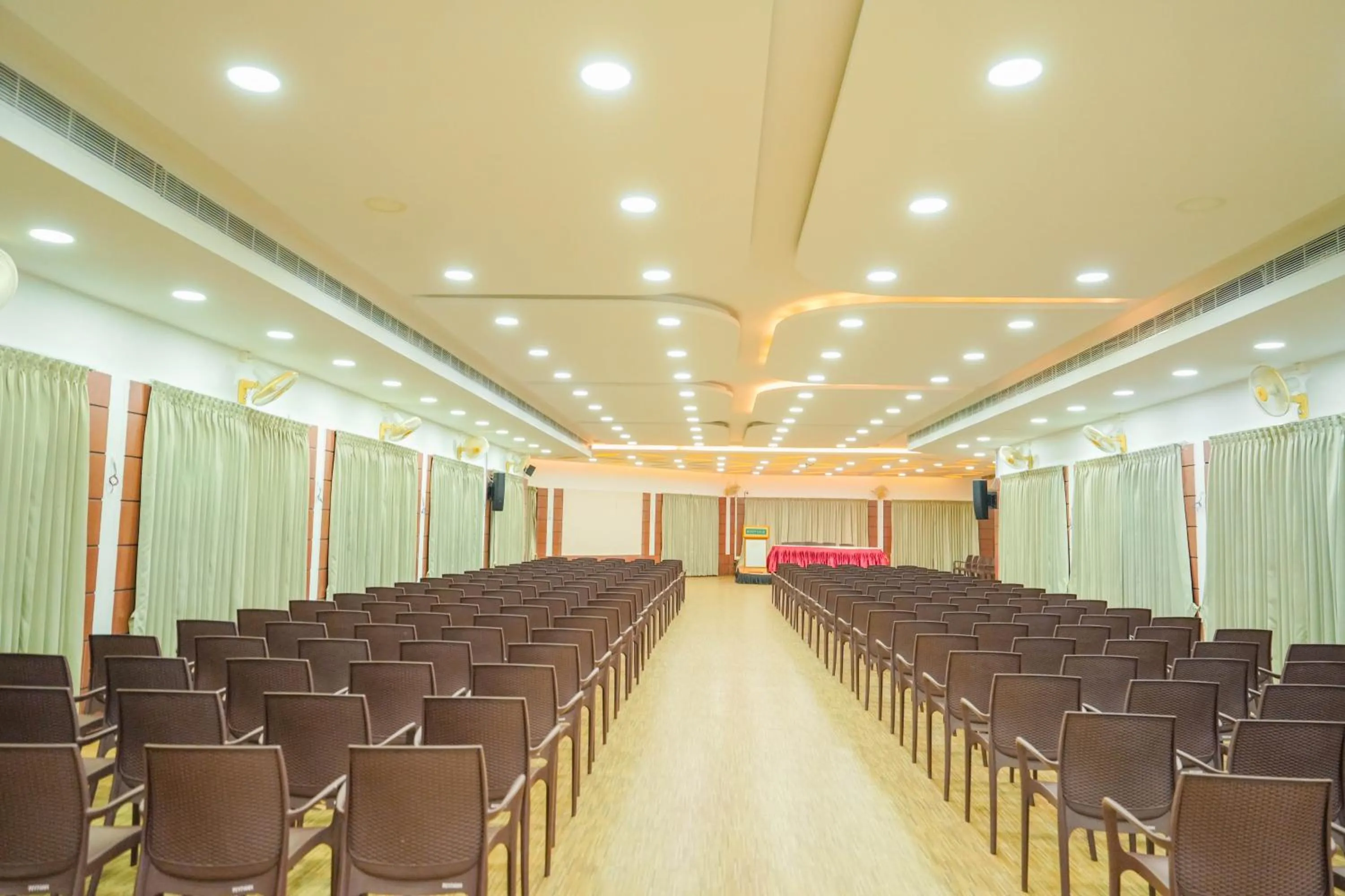 Banquet/Function facilities in Mount Retreat Resorts - Madurai