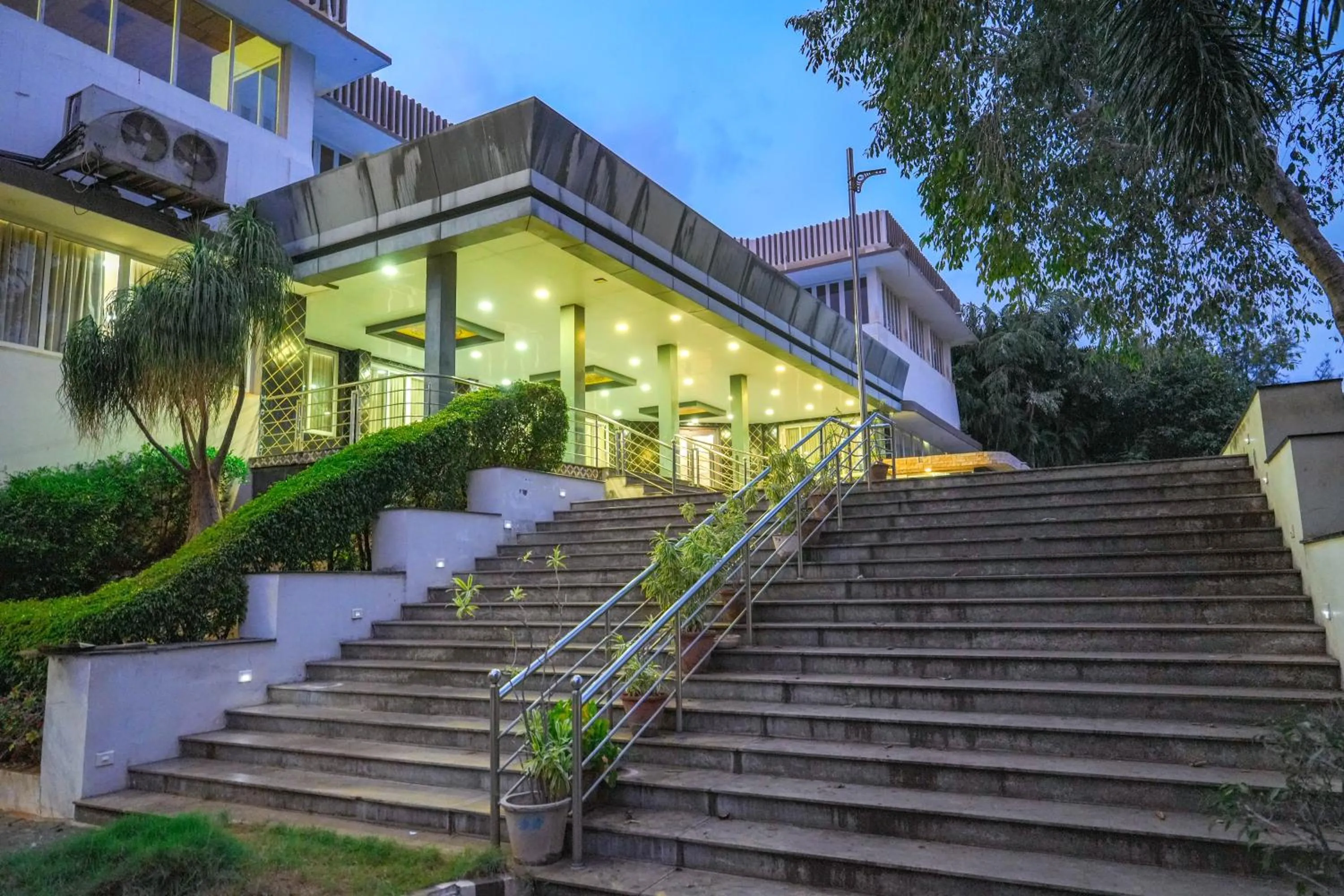 Banquet/Function facilities in Mount Retreat Resorts - Madurai