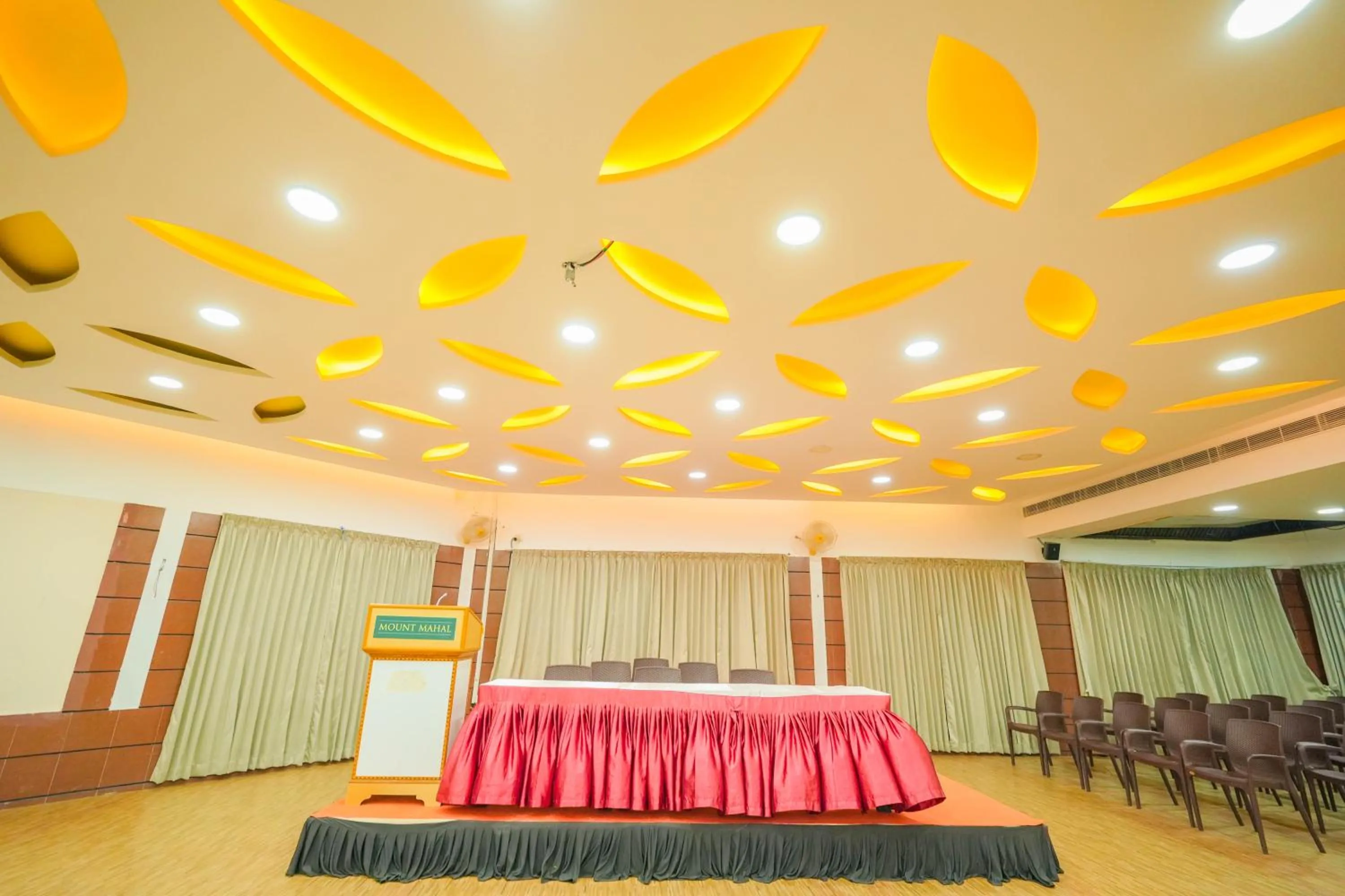 Banquet/Function facilities in Mount Retreat Resorts - Madurai