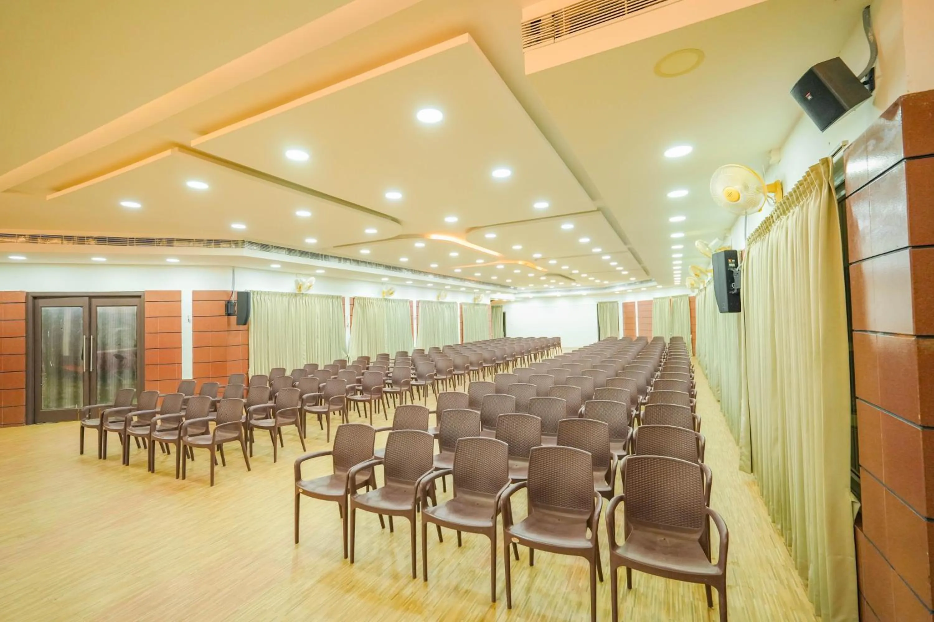 Banquet/Function facilities in Mount Retreat Resorts - Madurai