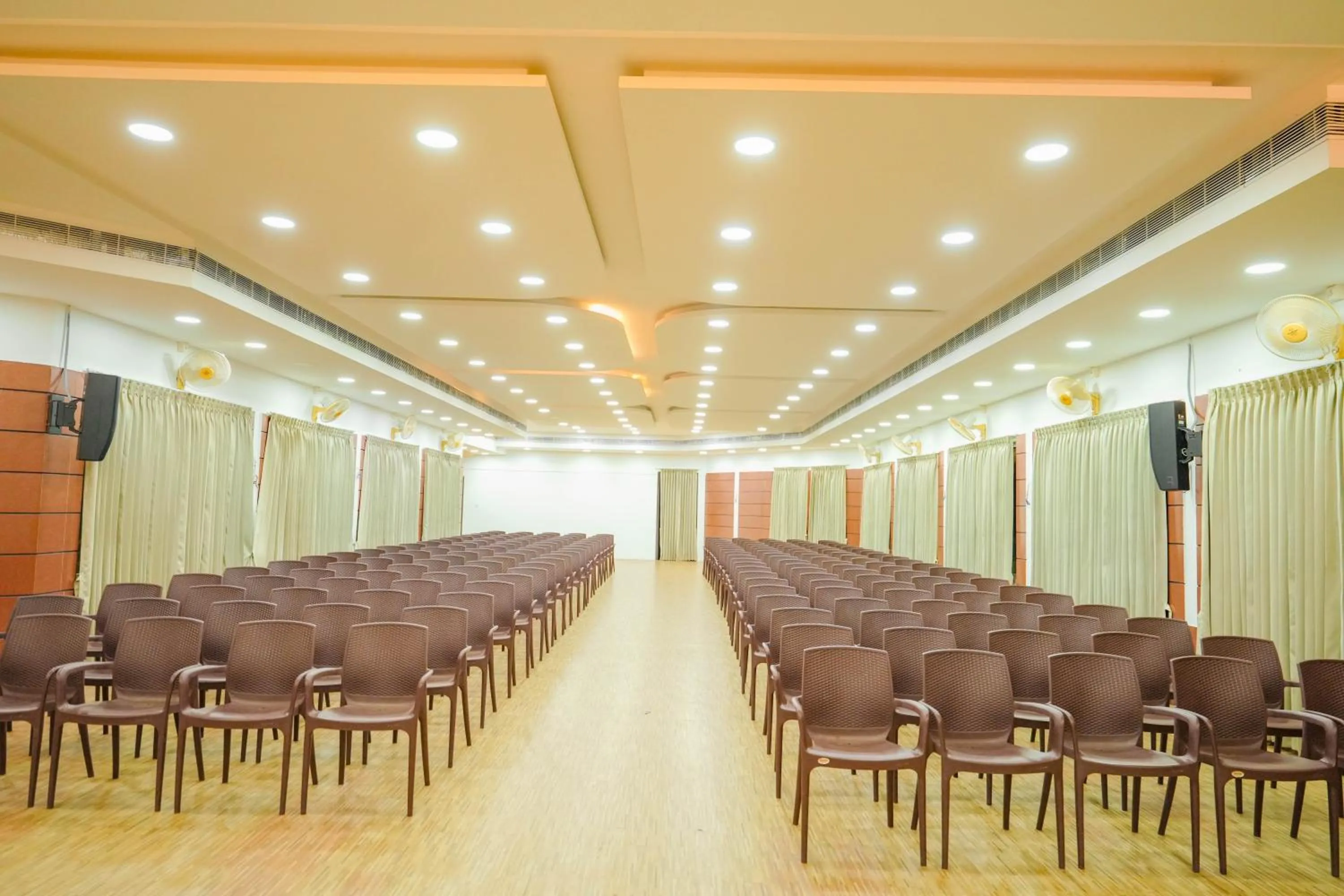 Banquet/Function facilities in Mount Retreat Resorts - Madurai