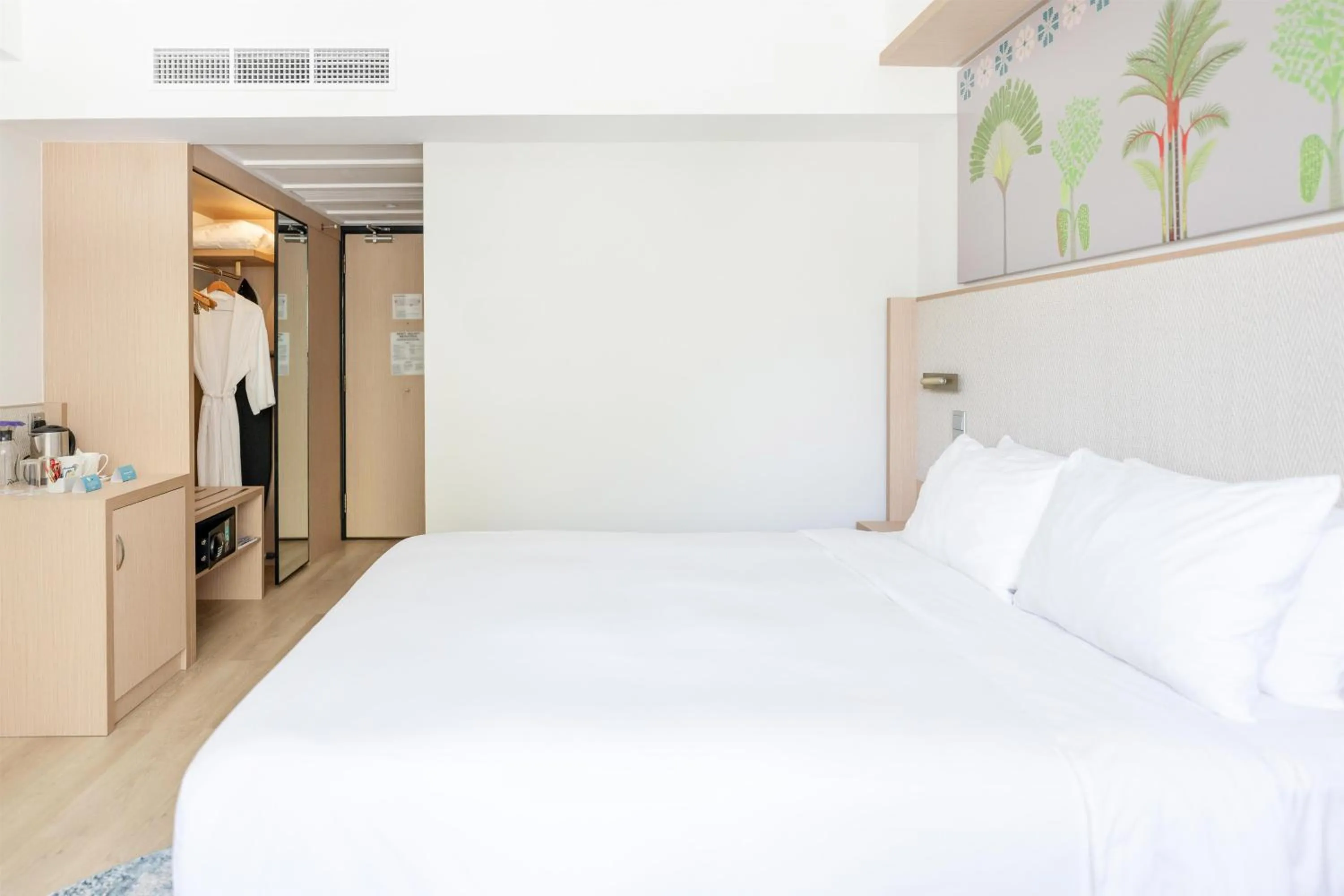 Other, Bed in Radisson Hotel Brunei Darussalam