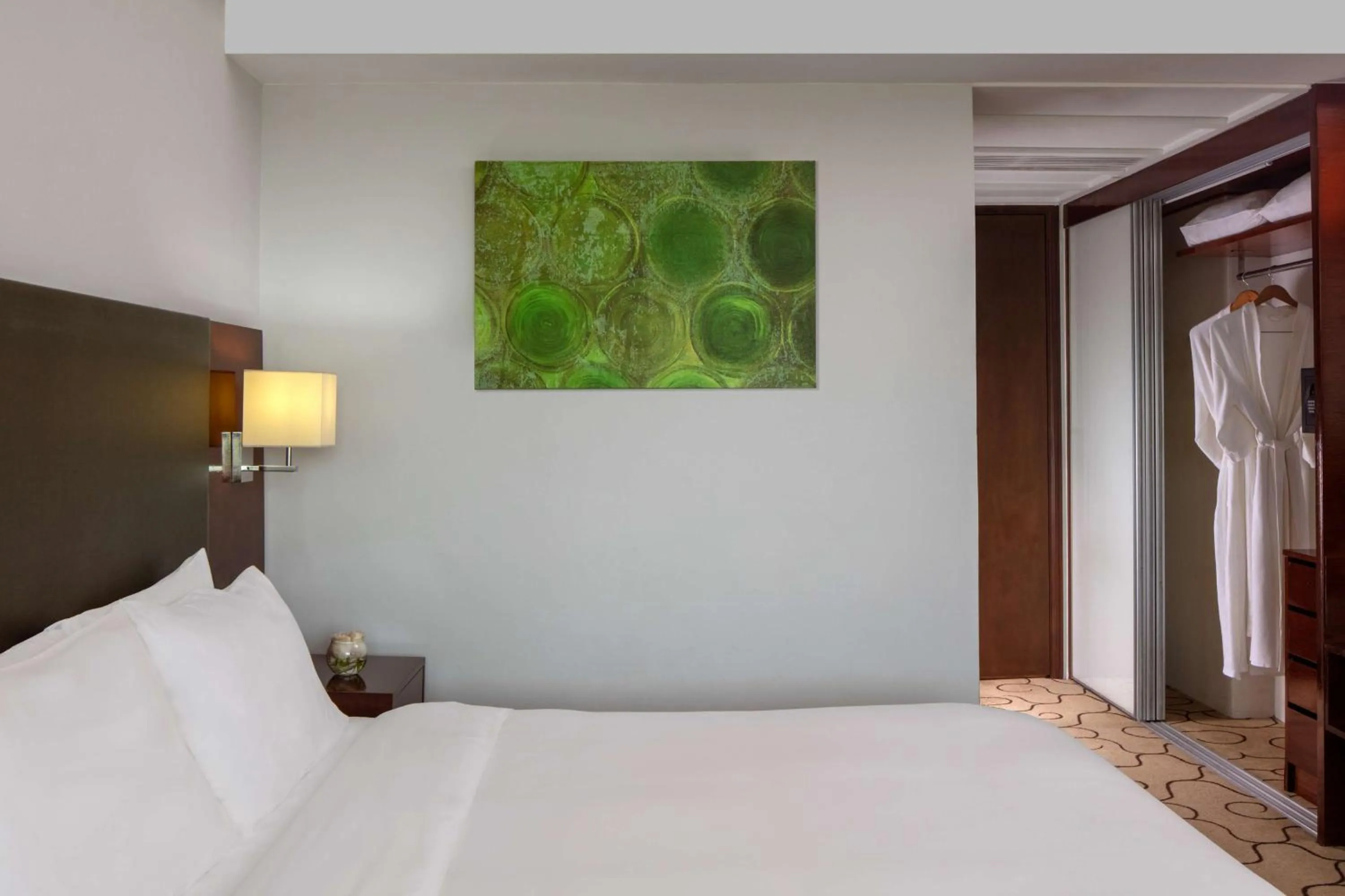 Bedroom, Bed in Radisson Hotel Brunei Darussalam