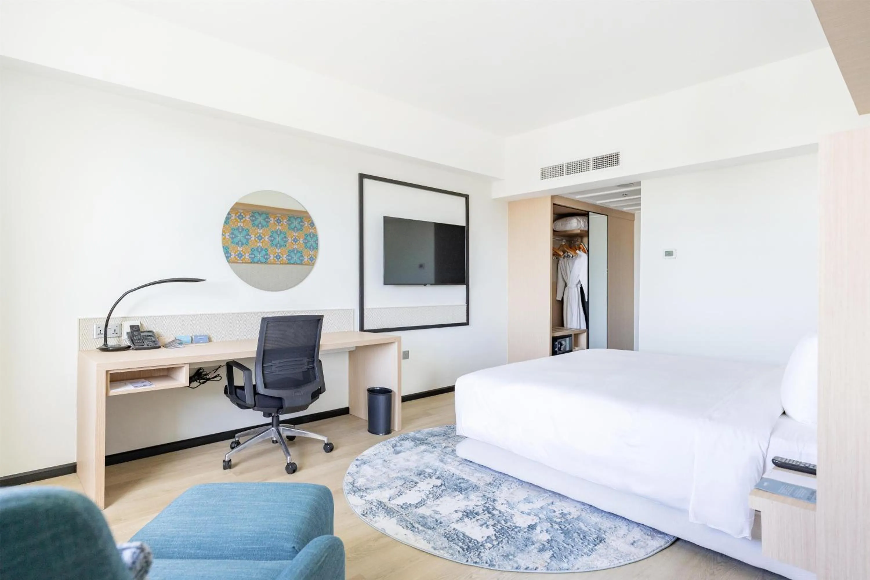 Photo of the whole room, Bed in Radisson Hotel Brunei Darussalam