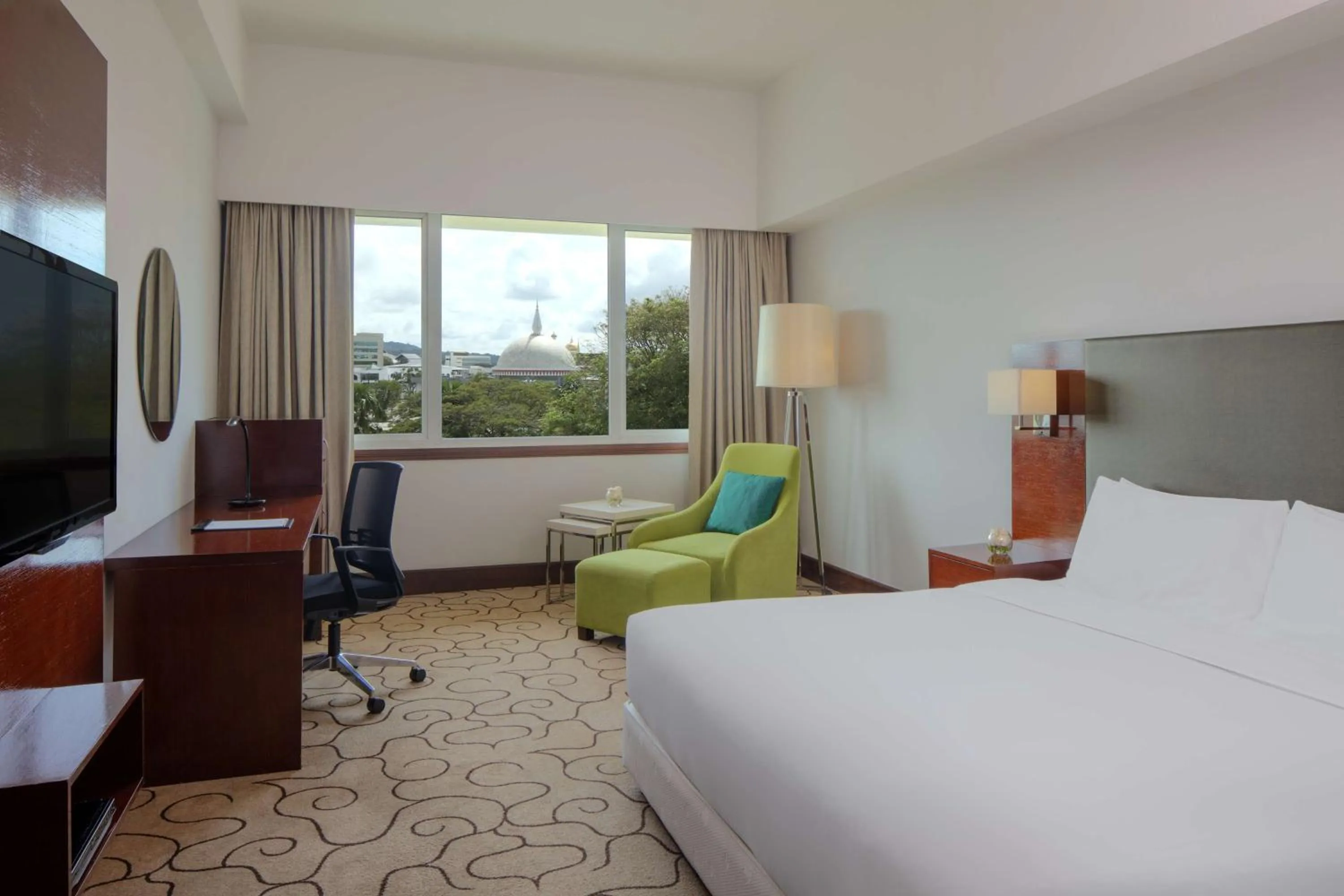 Bedroom, Bed in Radisson Hotel Brunei Darussalam