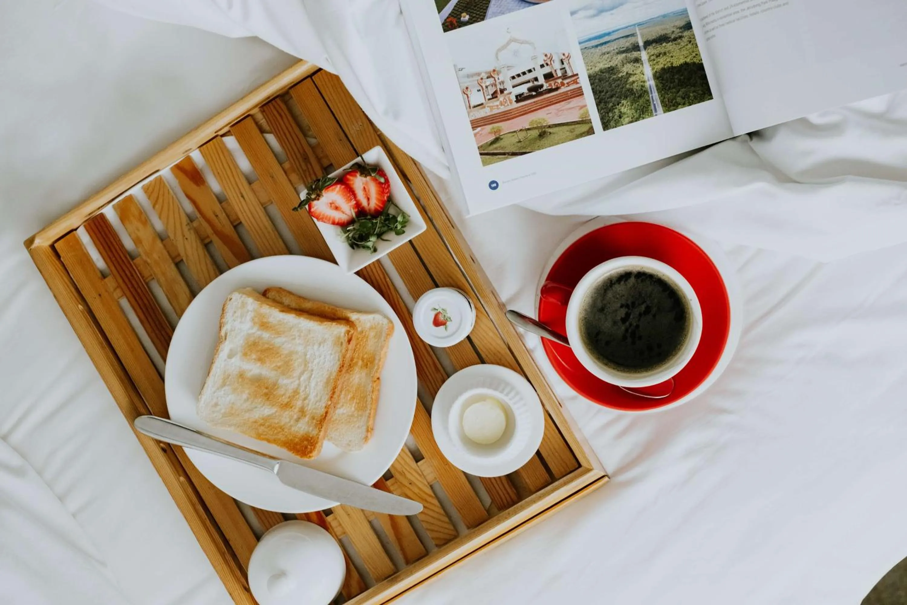 Food and drinks, Bed in Radisson Hotel Brunei Darussalam