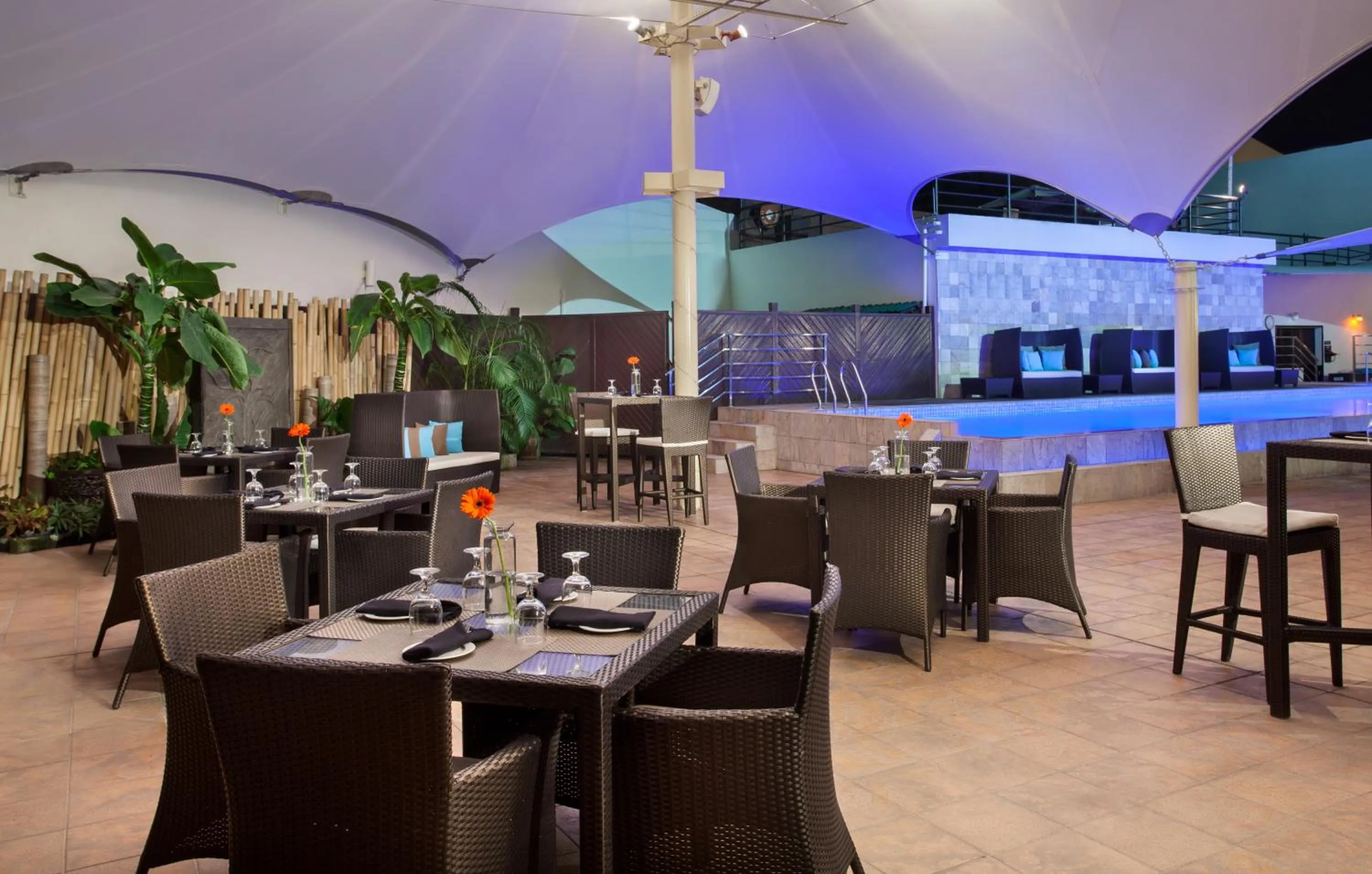 Swimming pool in Radisson Hotel Brunei Darussalam