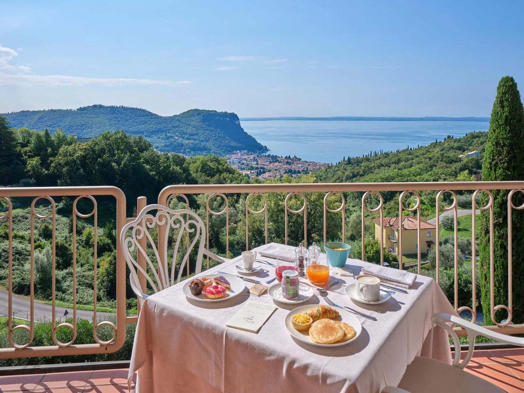 Breakfast in Madrigale Panoramic Lifestyle & Soulful Hotel