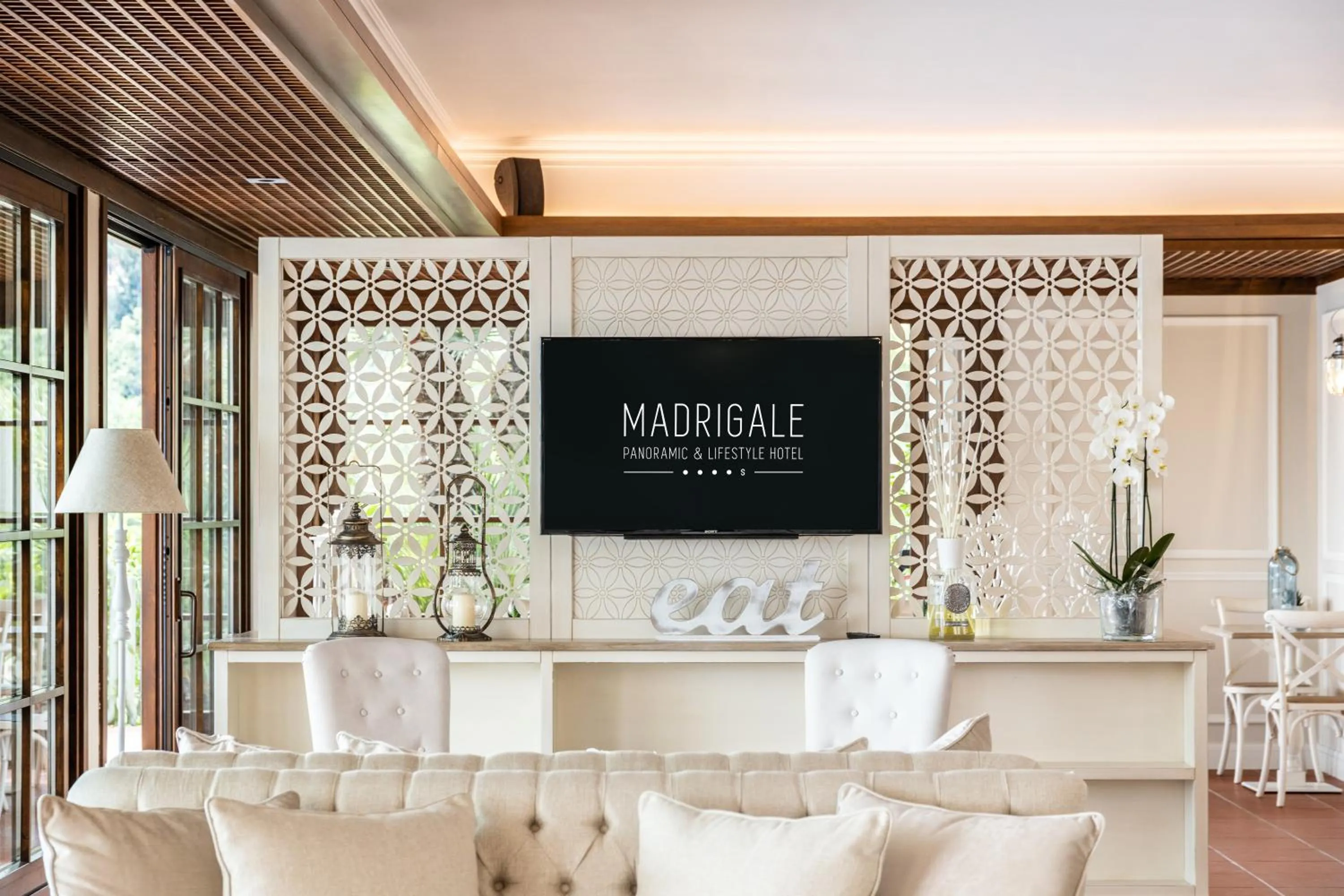 Lounge or bar in Madrigale Panoramic Lifestyle & Soulful Hotel