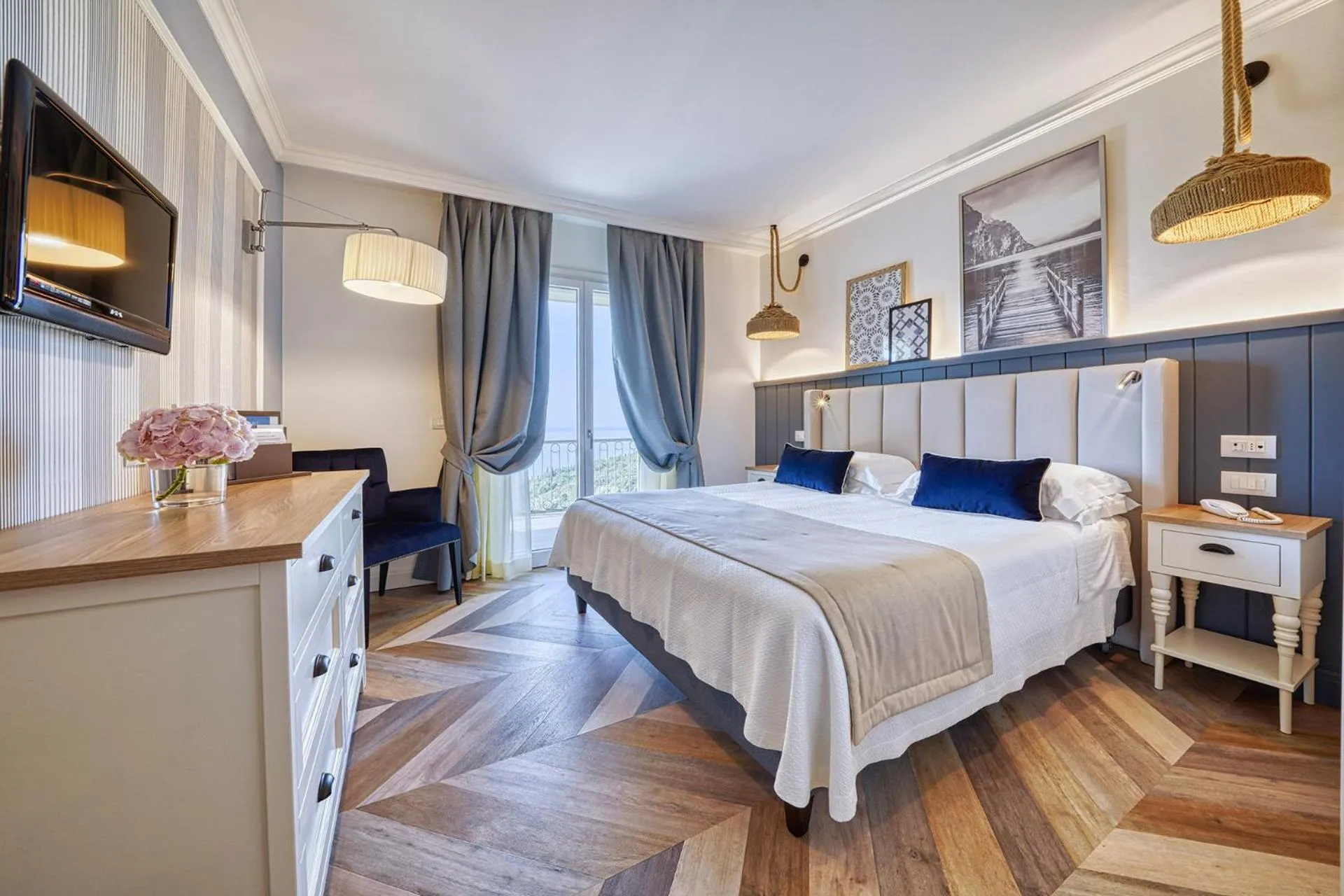 Bed in Madrigale Panoramic Lifestyle & Soulful Hotel