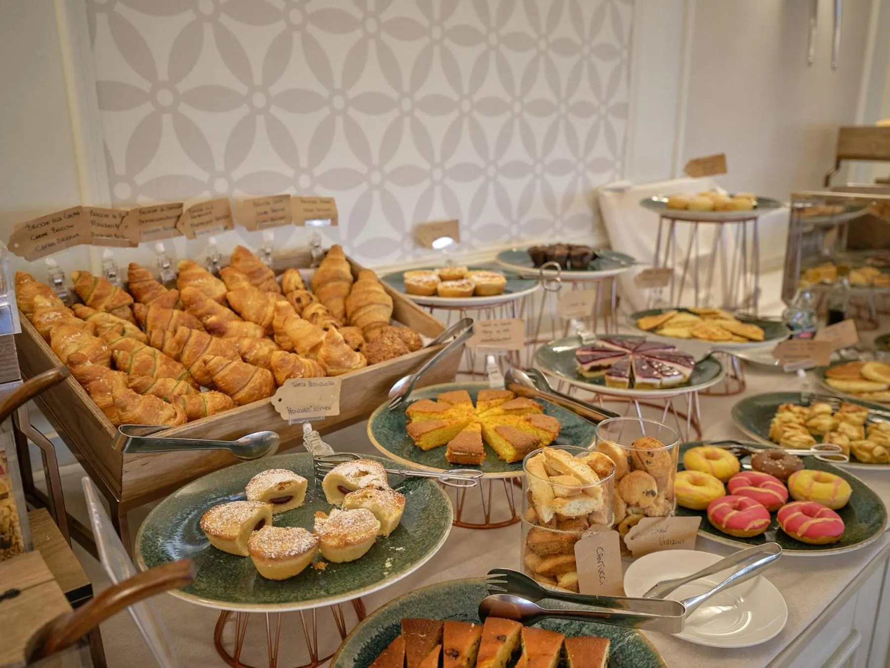 Breakfast in Madrigale Panoramic Lifestyle & Soulful Hotel