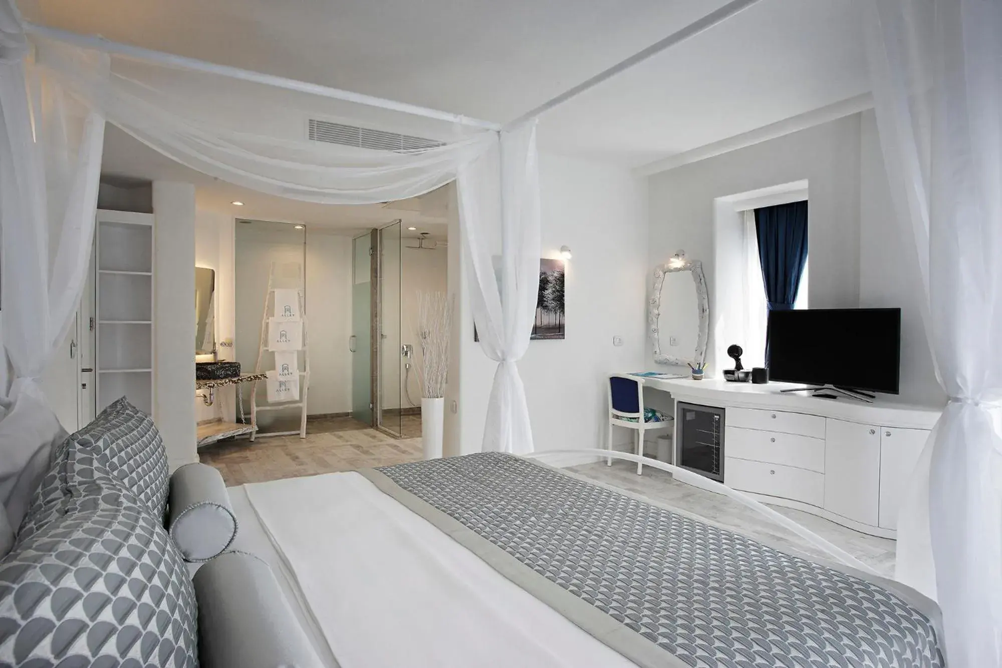 Deluxe Double Room with Sea View in Alley Prime Hotel Deluxe Double Room with Sea View in Alley Prime Hotel