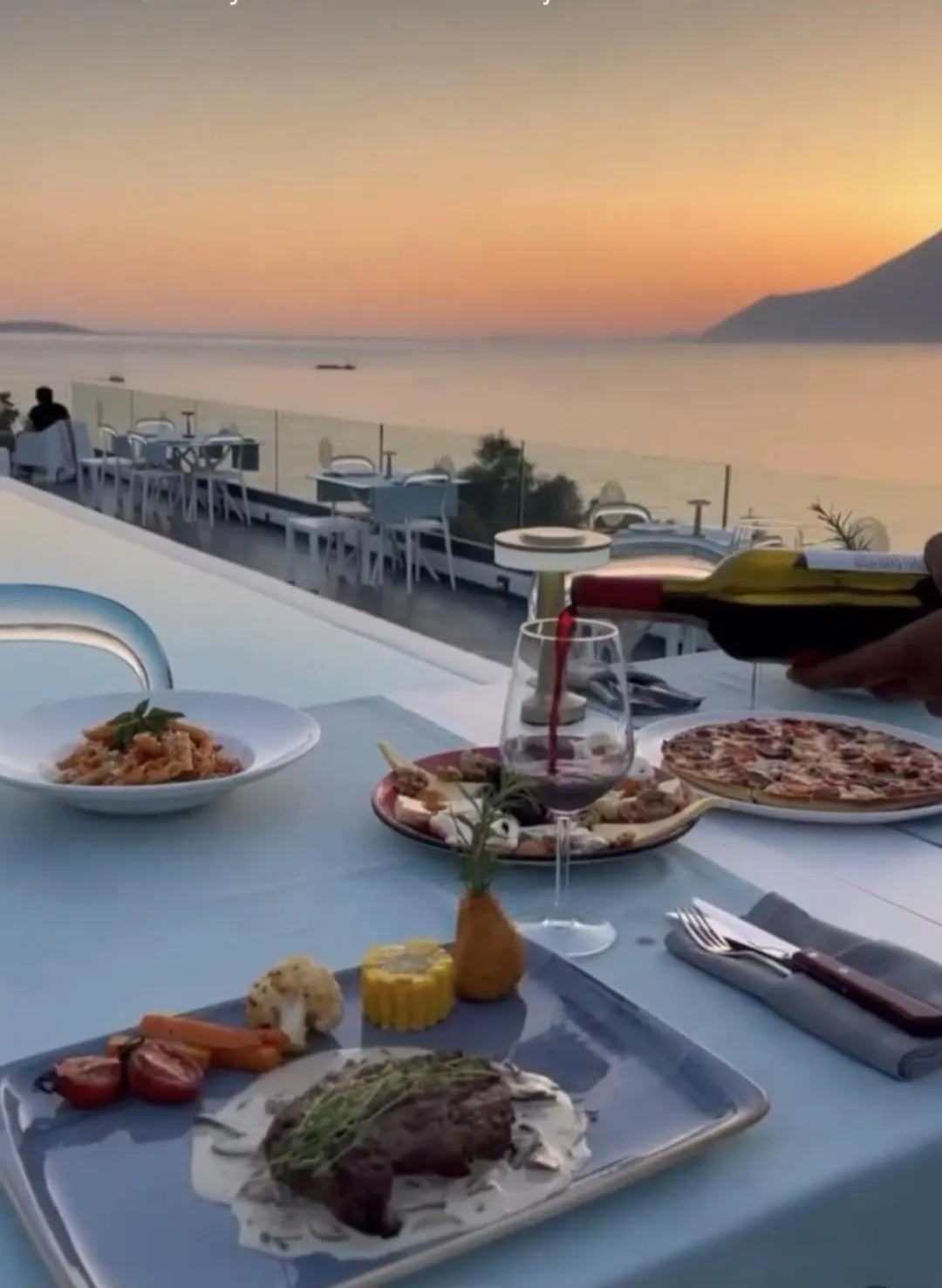 Restaurant/places to eat in Alley Prime Hotel