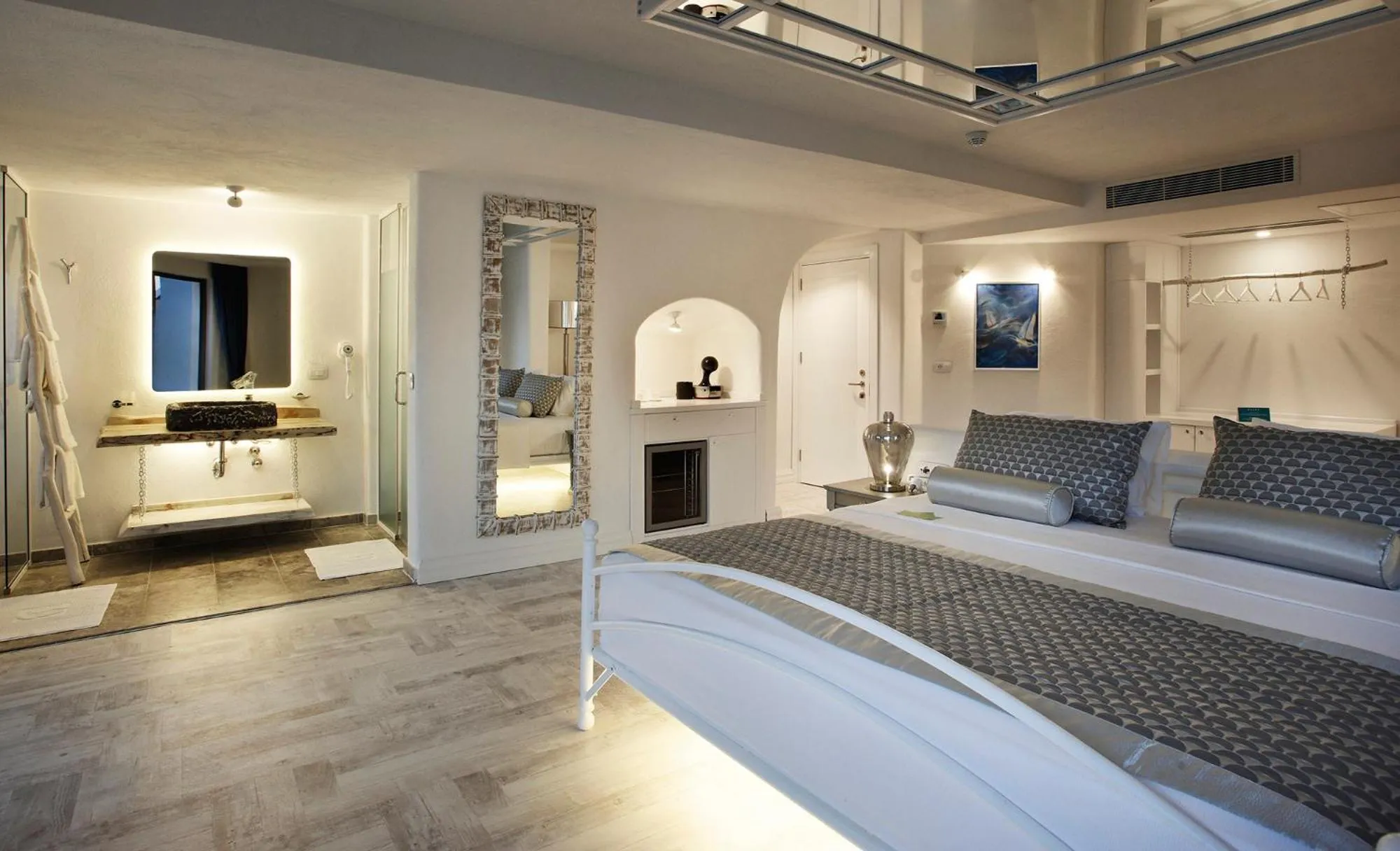 Toilet, Bed in Alley Prime Hotel