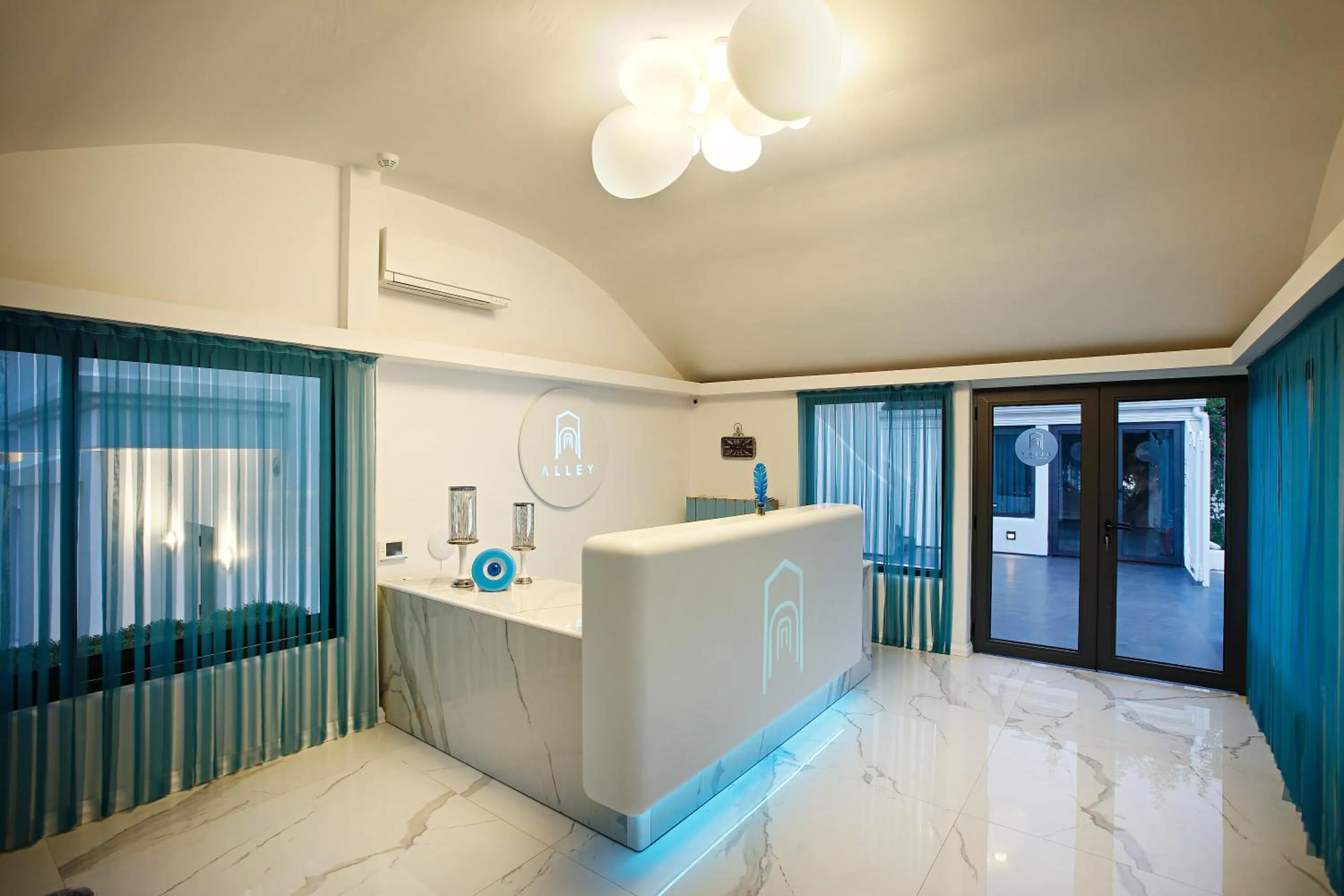 Day in Alley Prime Hotel