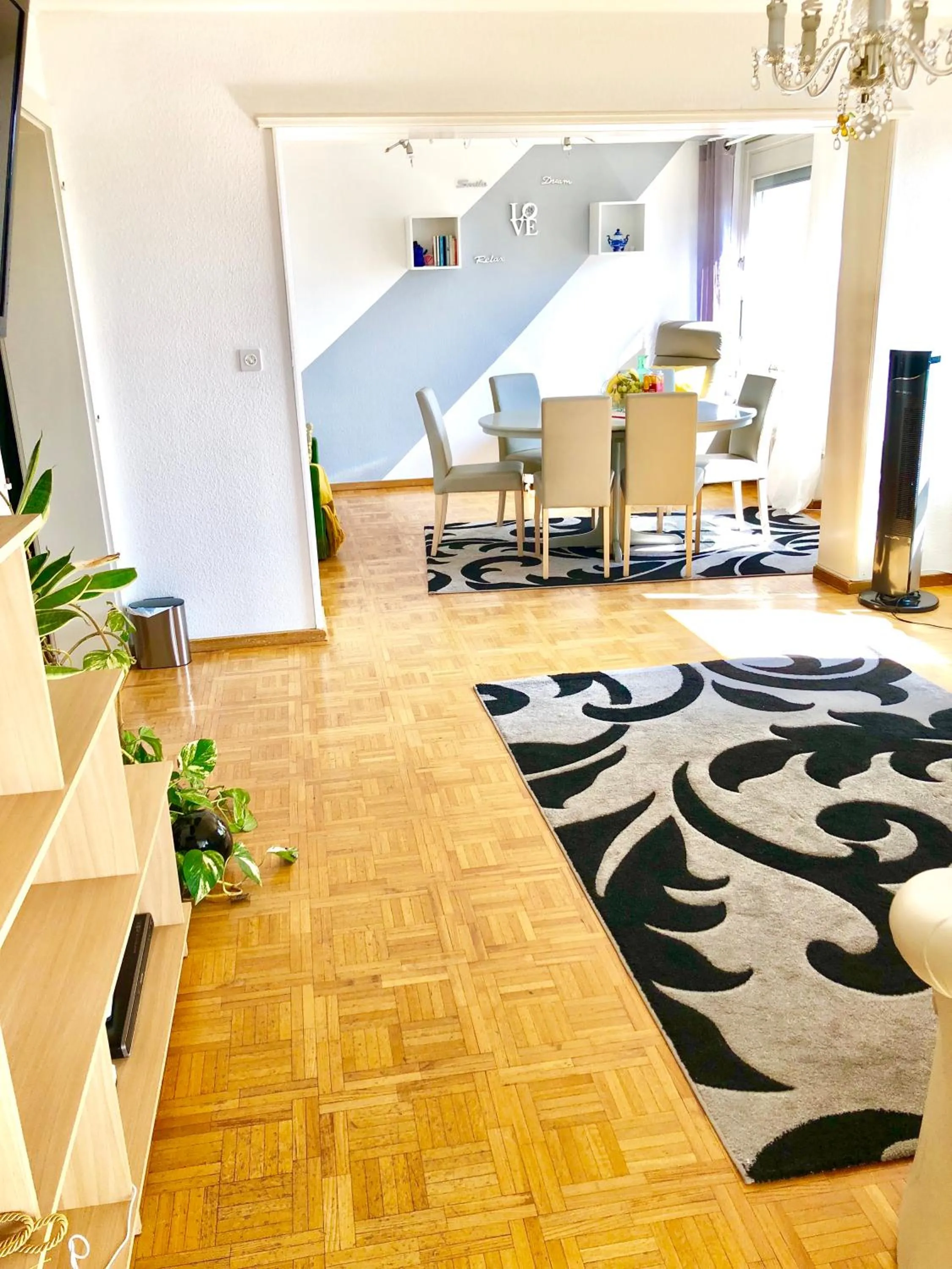 Lake & Mountain View Apartment I 27