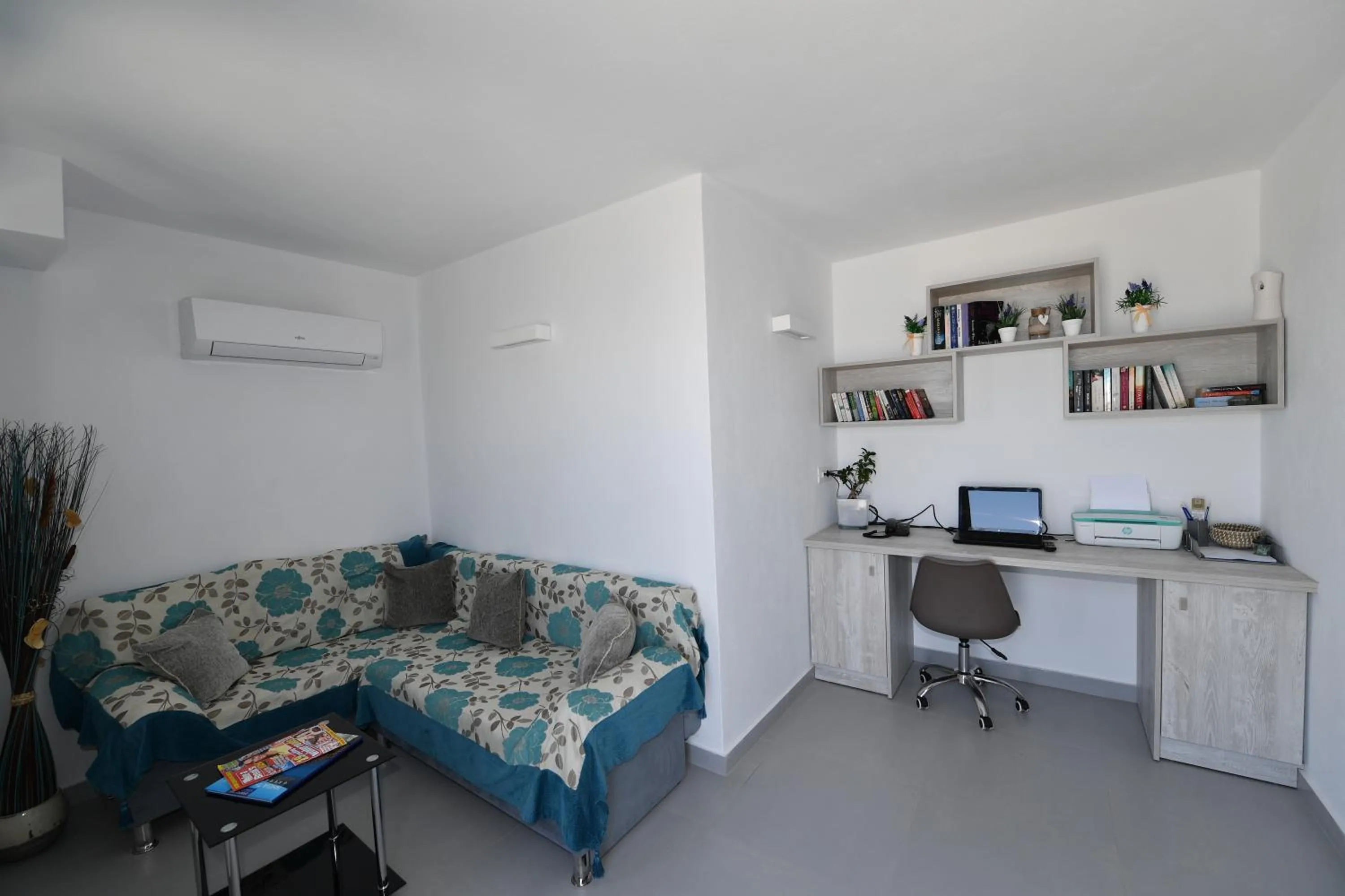 Library, Bed in Nova Luxury Suites
