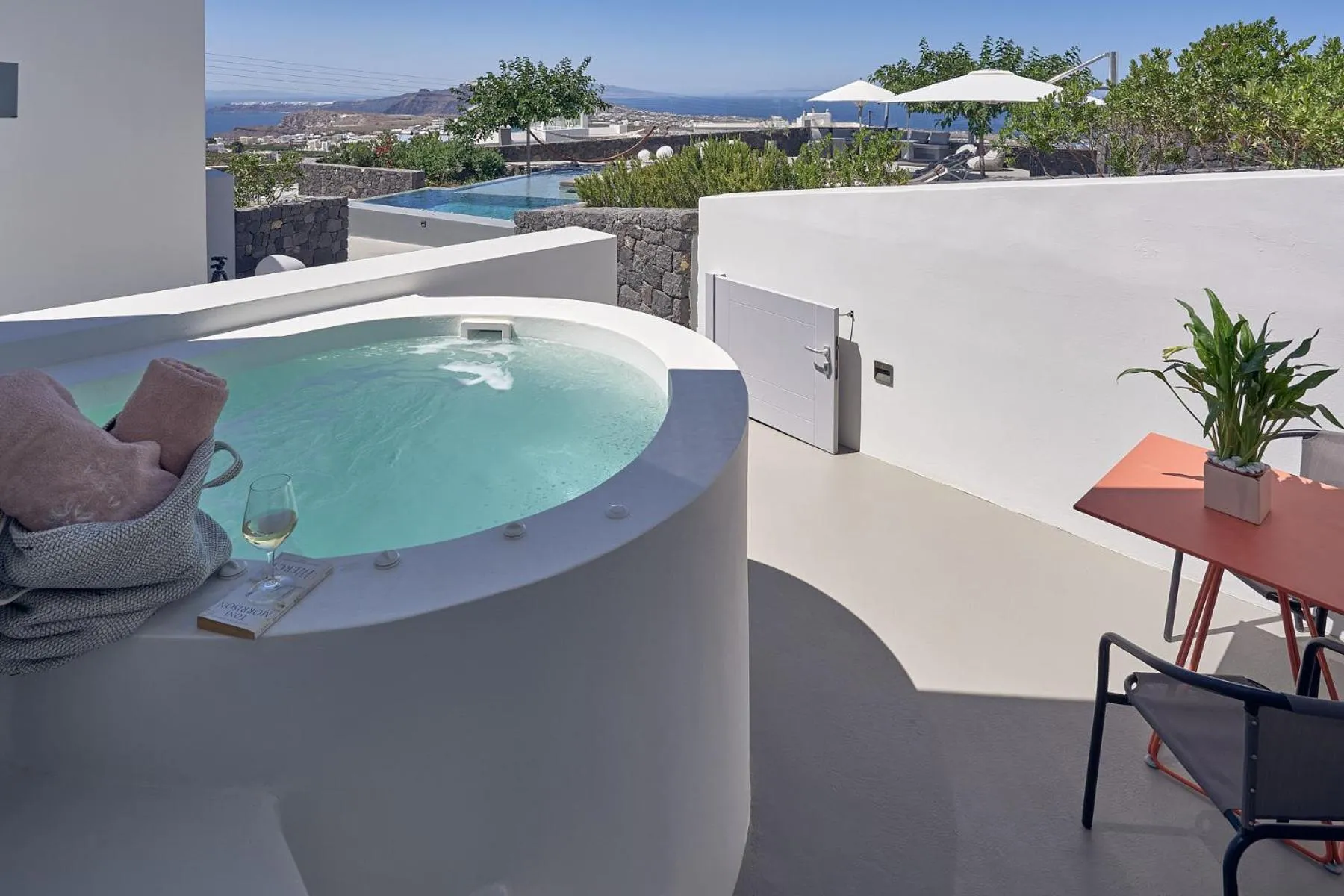 Hot Tub in Nova Luxury Suites