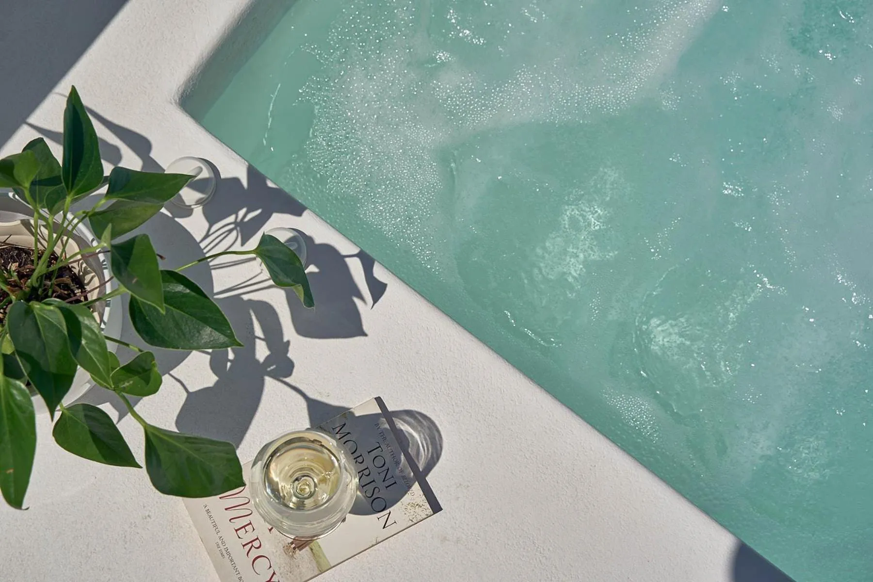Hot Tub in Nova Luxury Suites