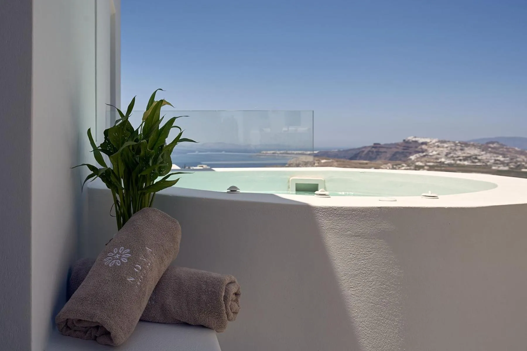 Hot Tub in Nova Luxury Suites