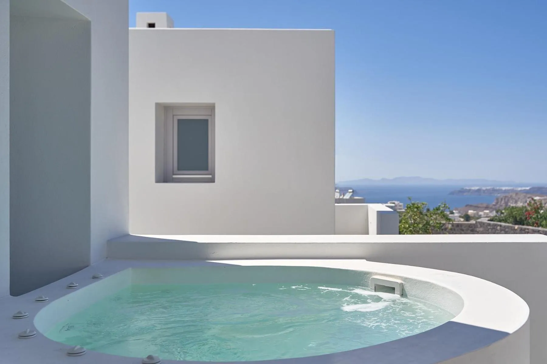 Hot Tub in Nova Luxury Suites