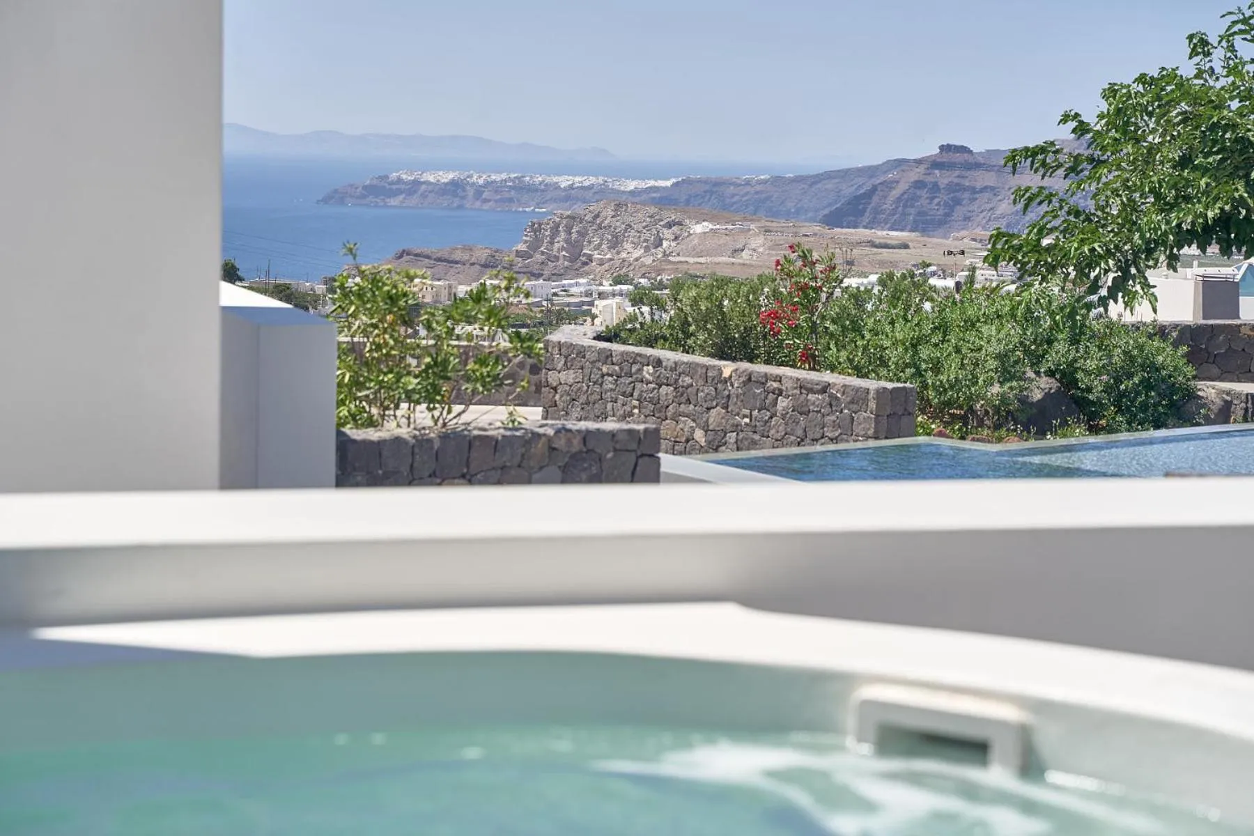 Hot Tub in Nova Luxury Suites