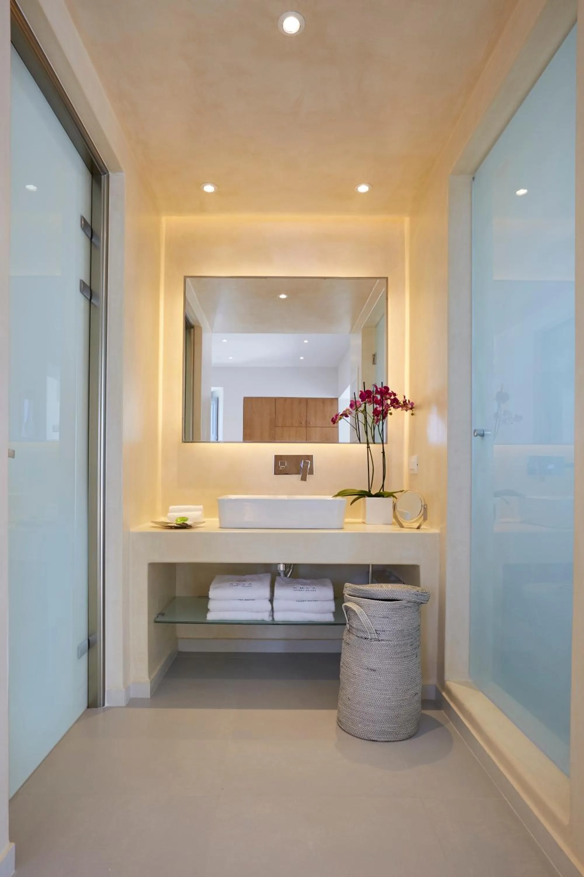 Shower in Nova Luxury Suites