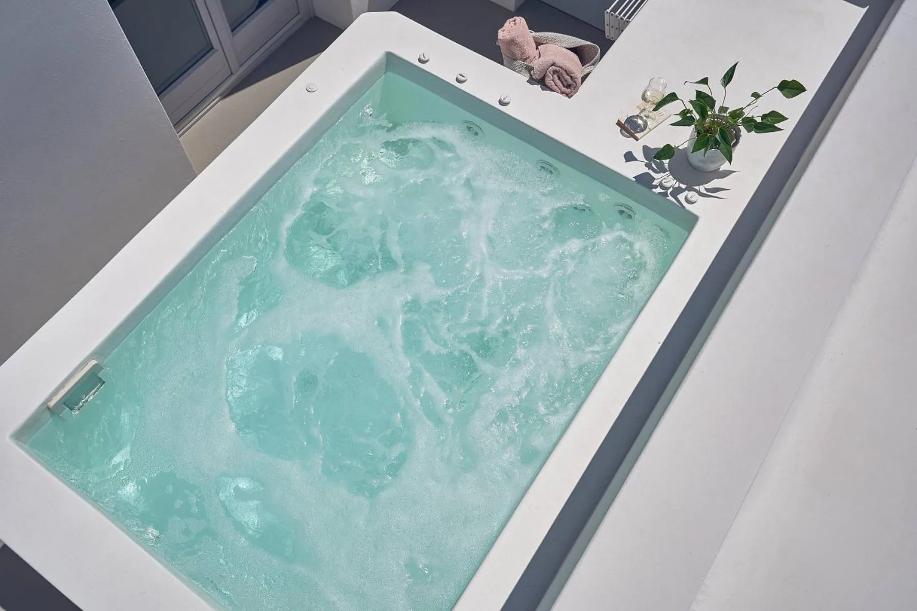 Hot Tub in Nova Luxury Suites