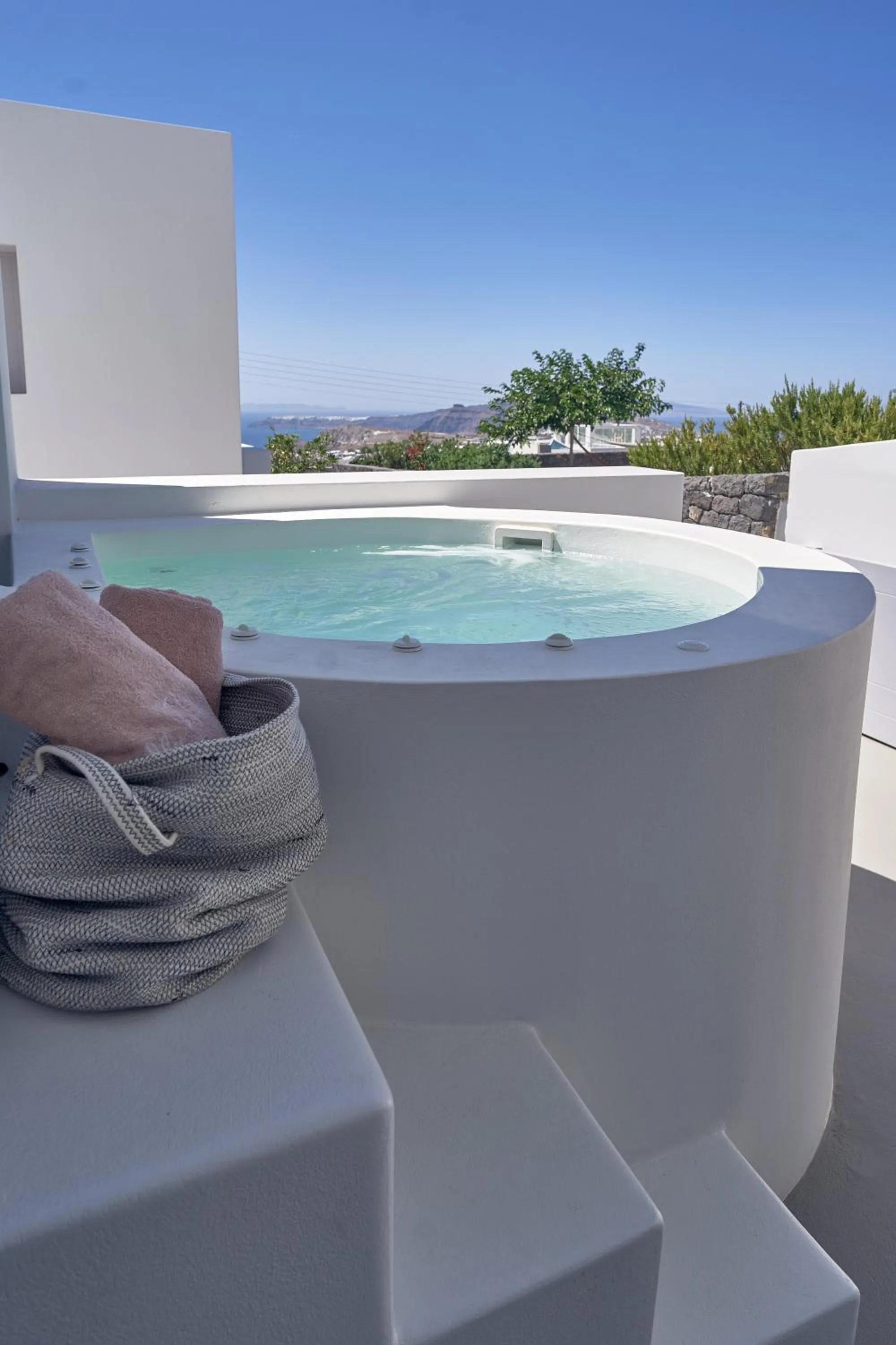 Hot Tub in Nova Luxury Suites