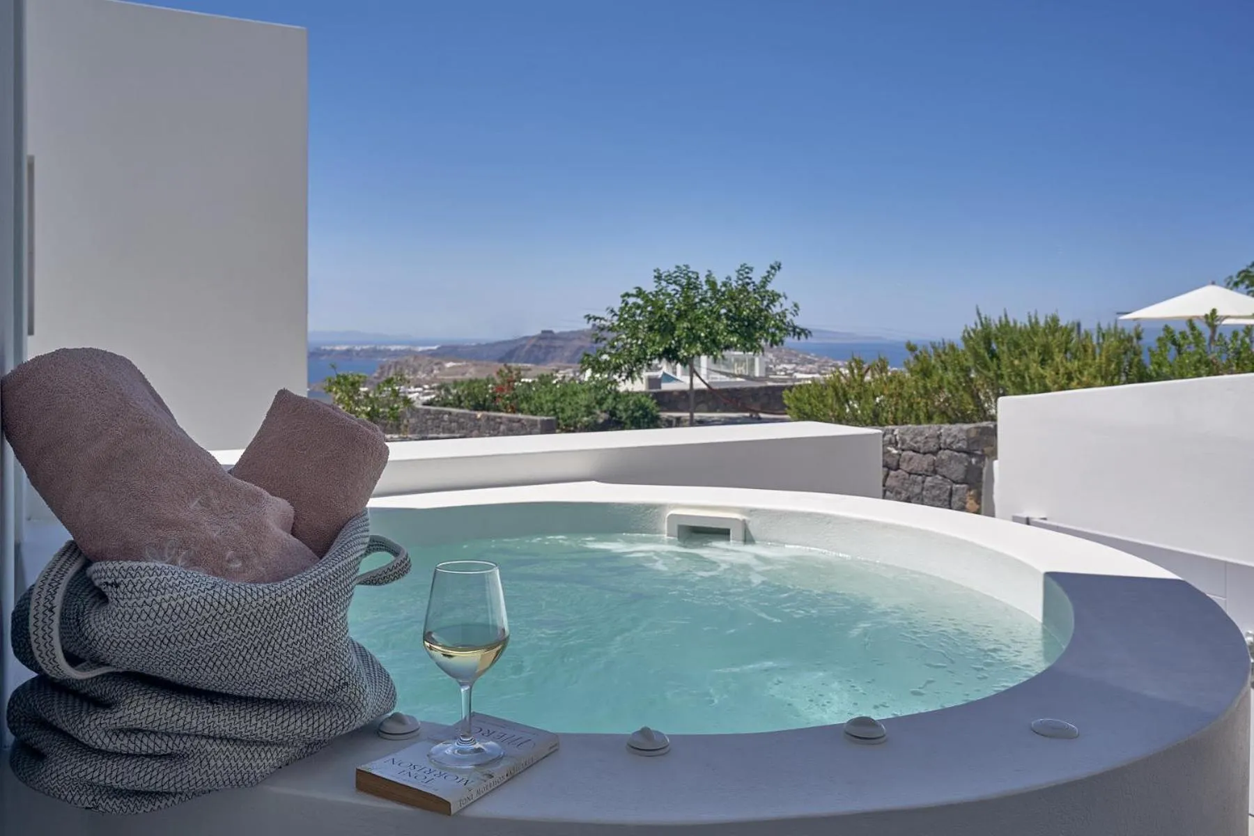 Hot Tub in Nova Luxury Suites