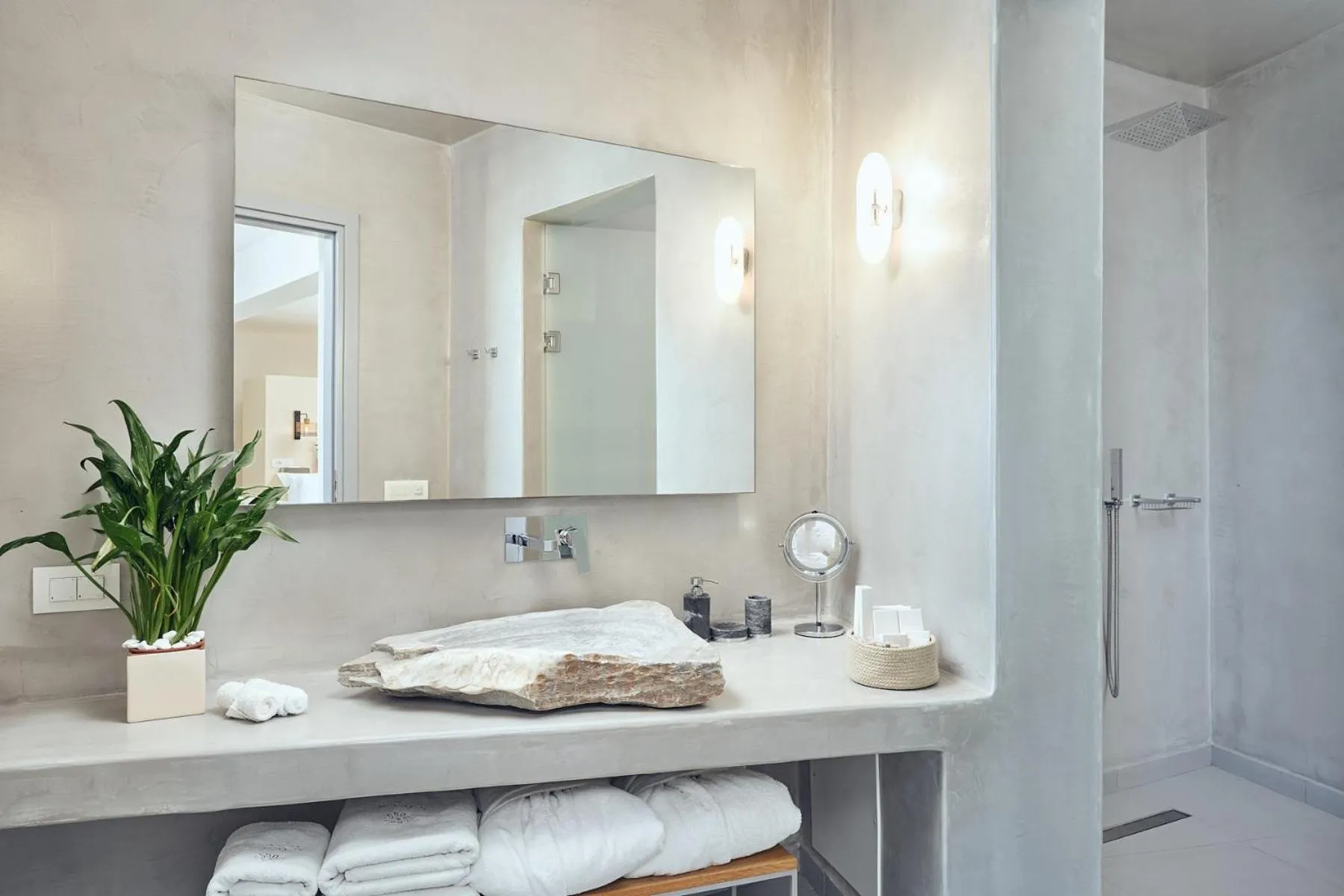 Shower in Nova Luxury Suites