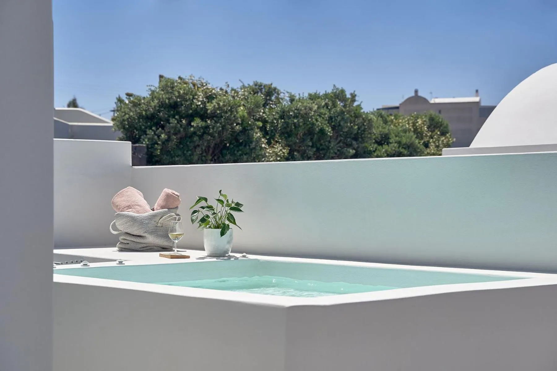 Hot Tub in Nova Luxury Suites