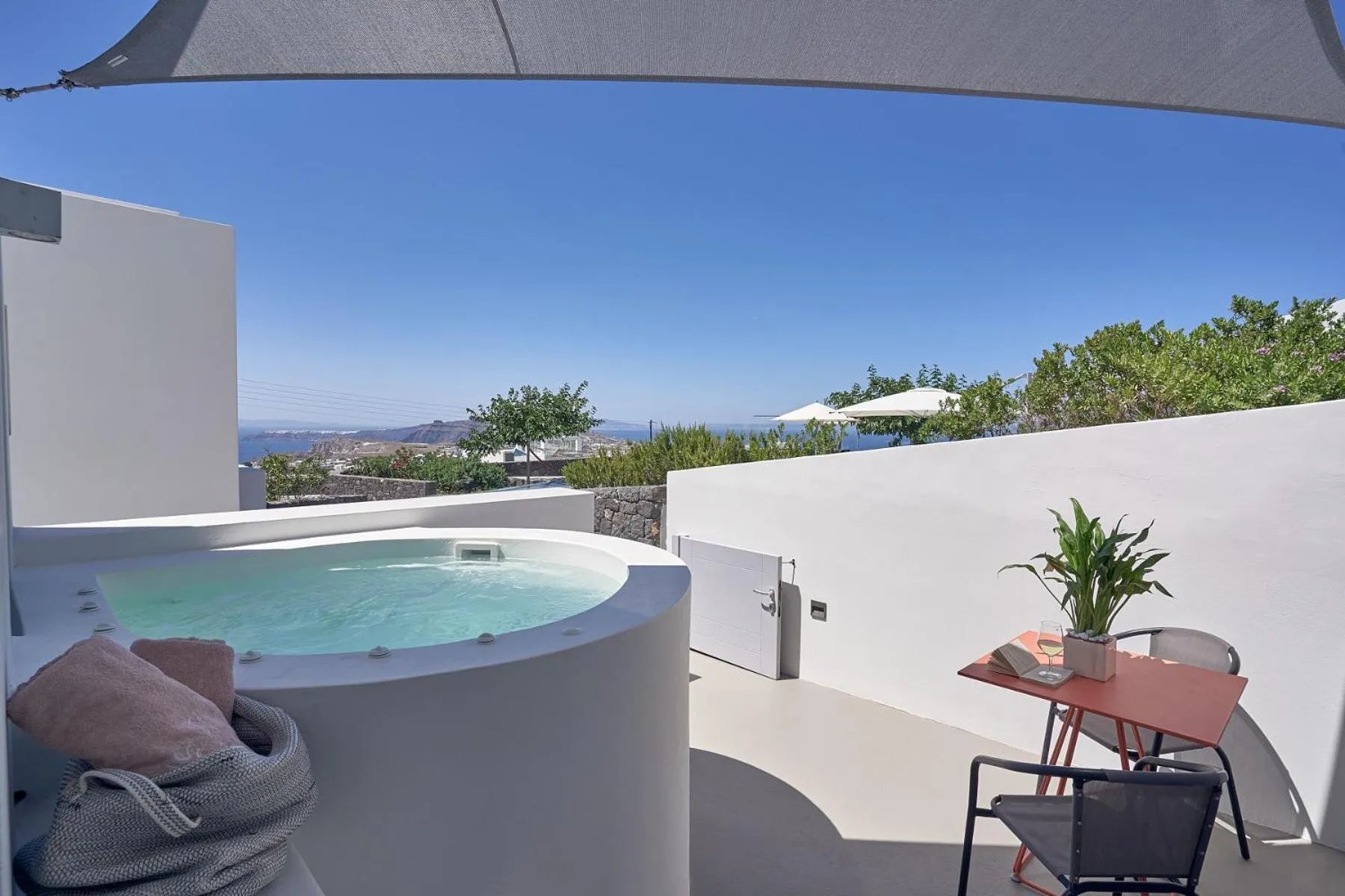 Hot Tub in Nova Luxury Suites