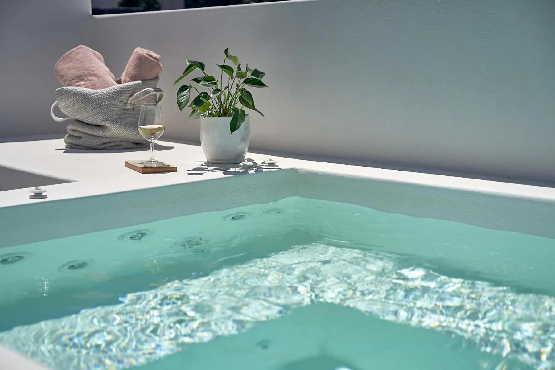 Hot Tub in Nova Luxury Suites