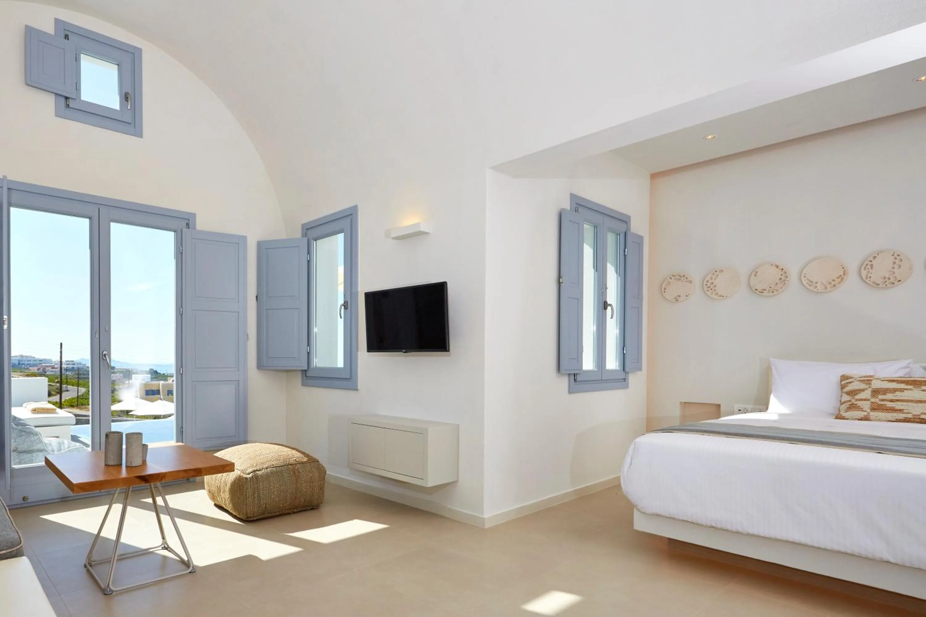 TV and multimedia, Bed in Nova Luxury Suites