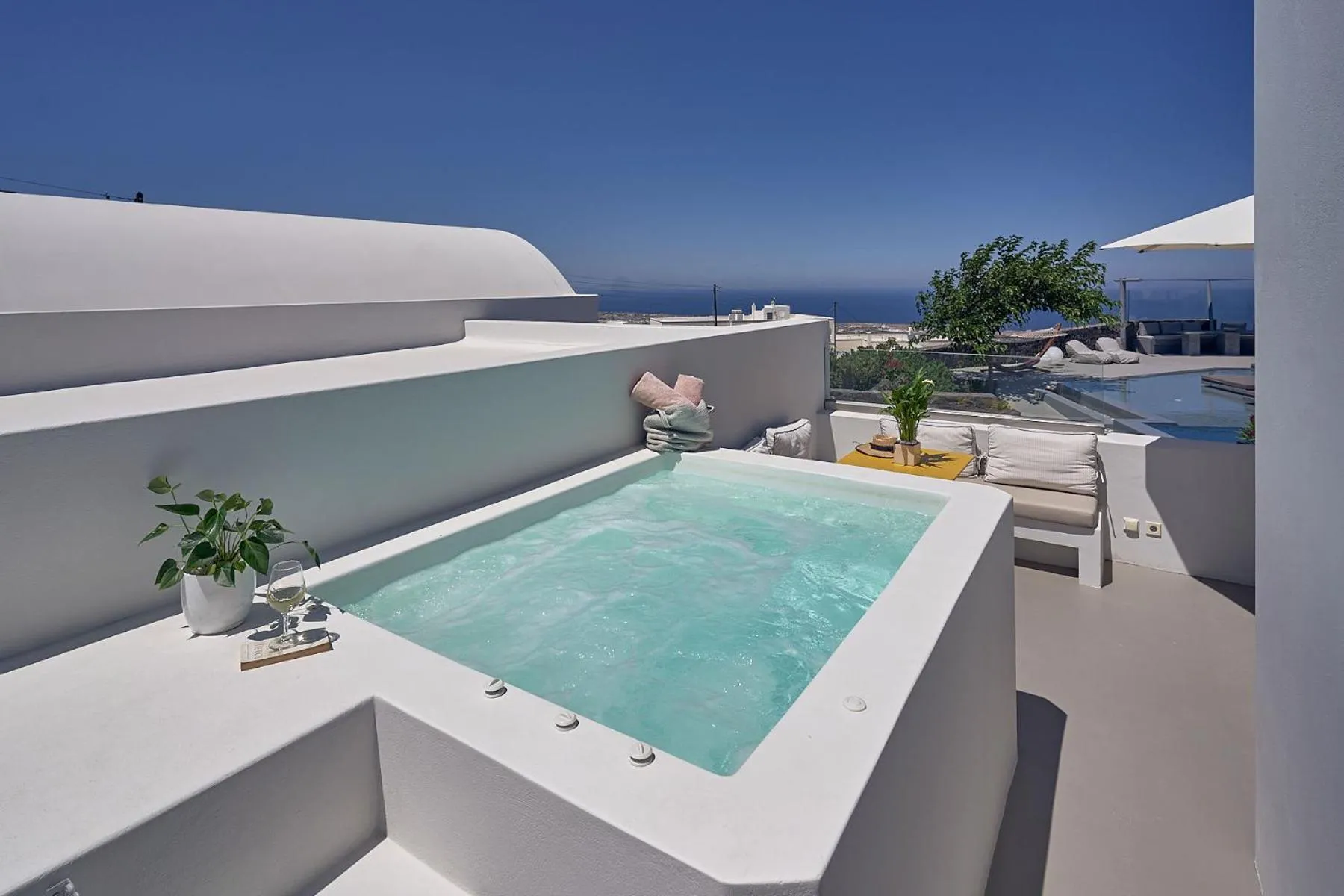 Hot Tub in Nova Luxury Suites