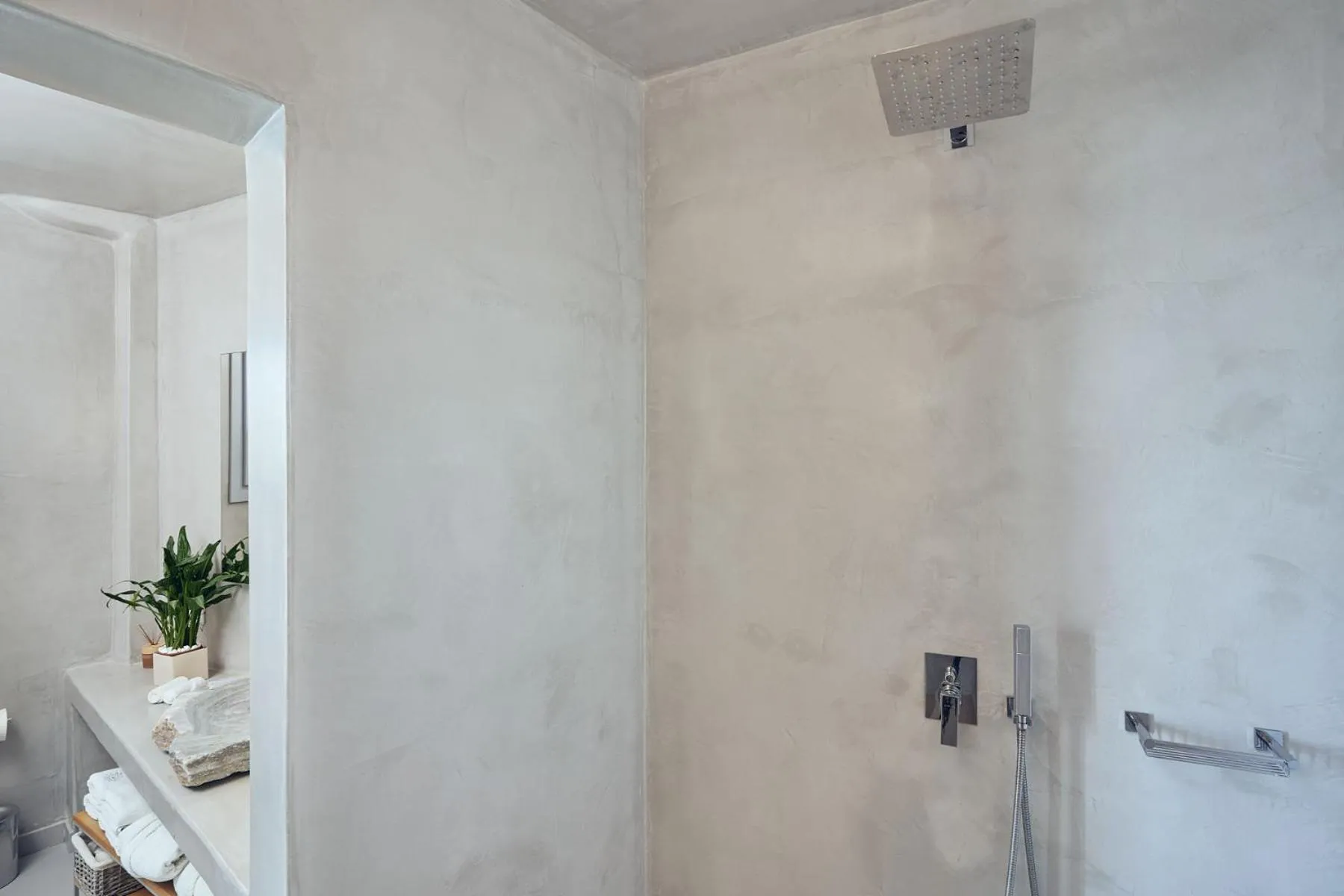 Shower in Nova Luxury Suites
