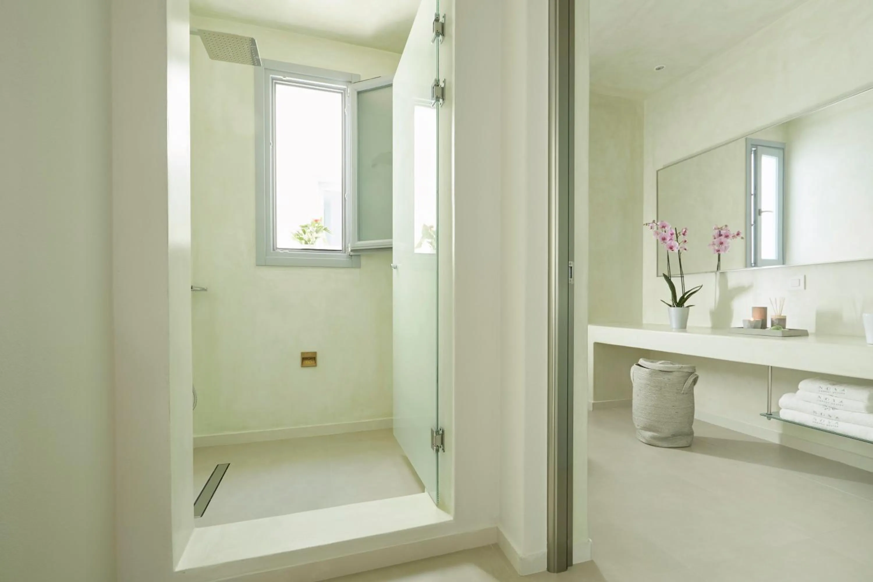 Shower in Nova Luxury Suites