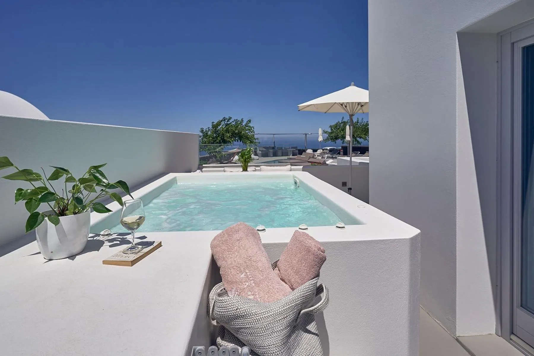 Hot Tub in Nova Luxury Suites
