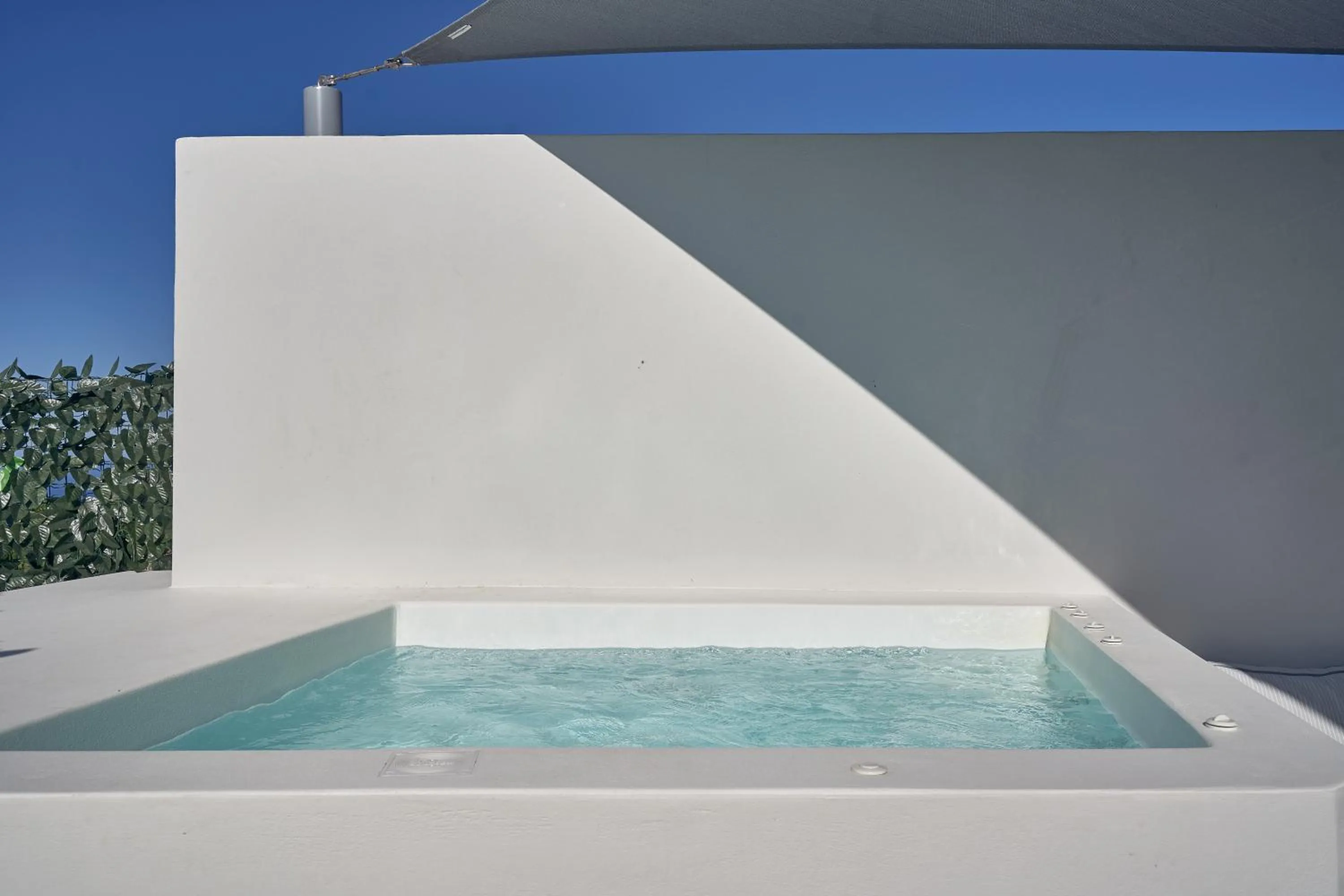Hot Tub in Nova Luxury Suites