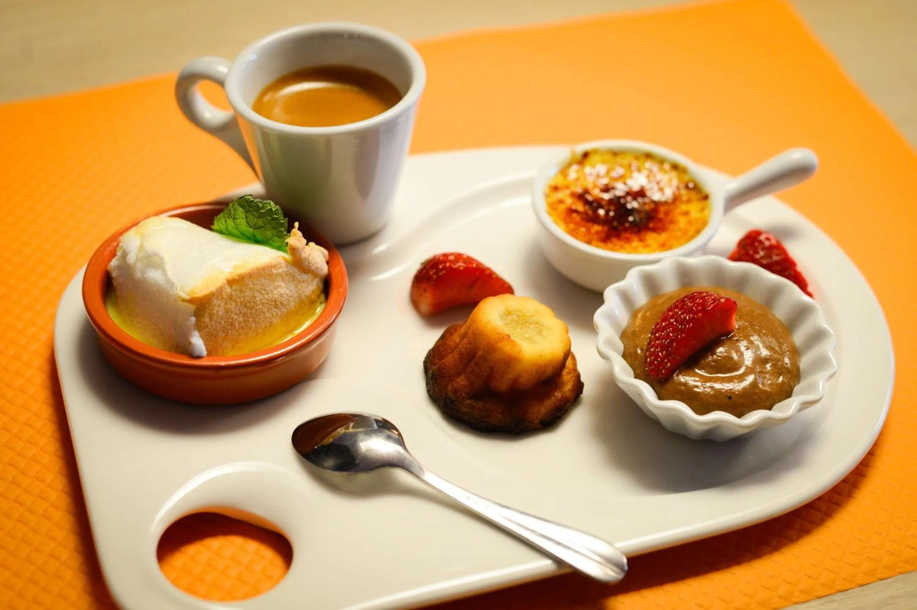 Food and drinks in Brit Hotel Du Dauphin L'Aigle