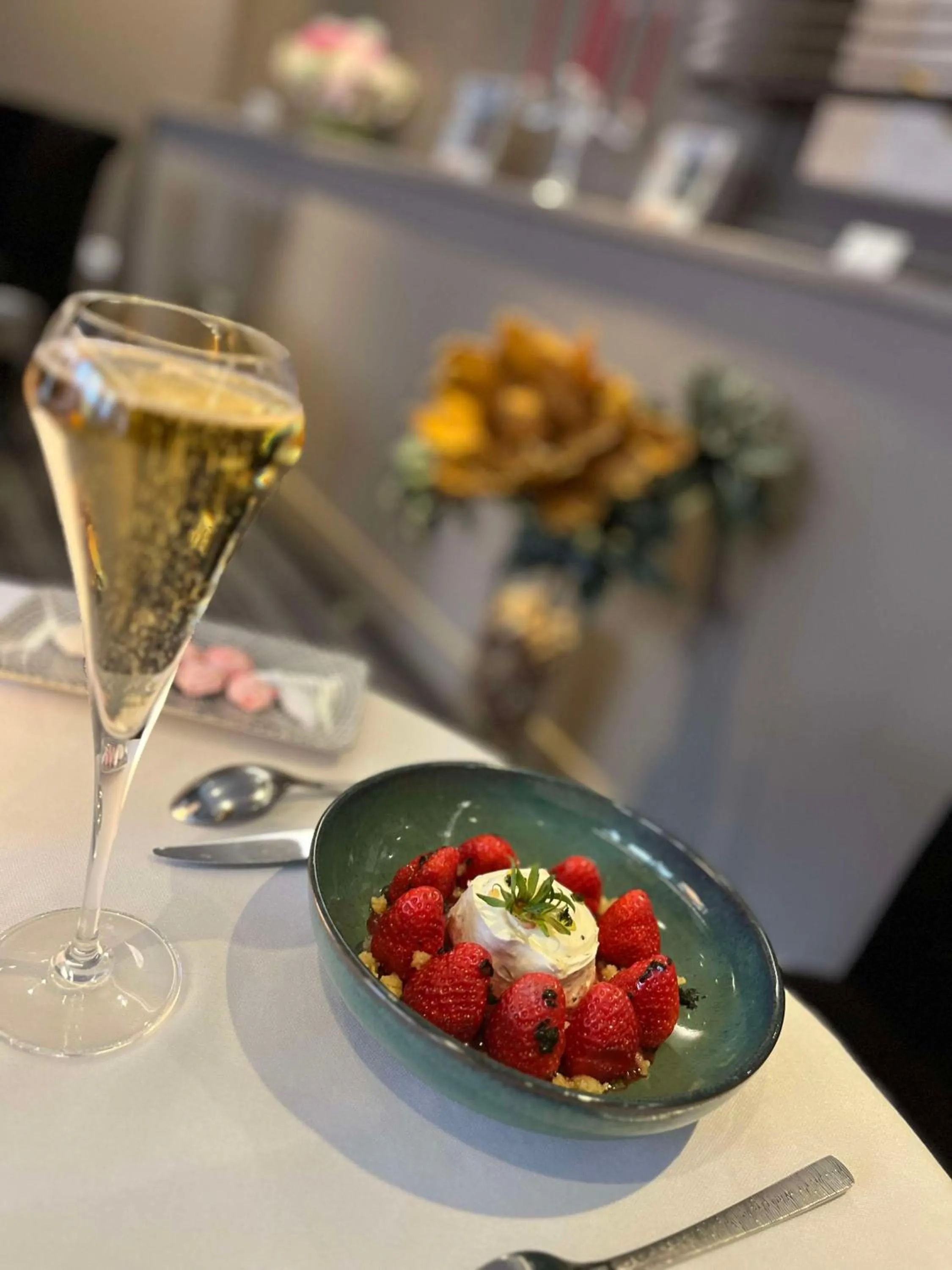 Restaurant/places to eat in Brit Hotel Du Dauphin L'Aigle