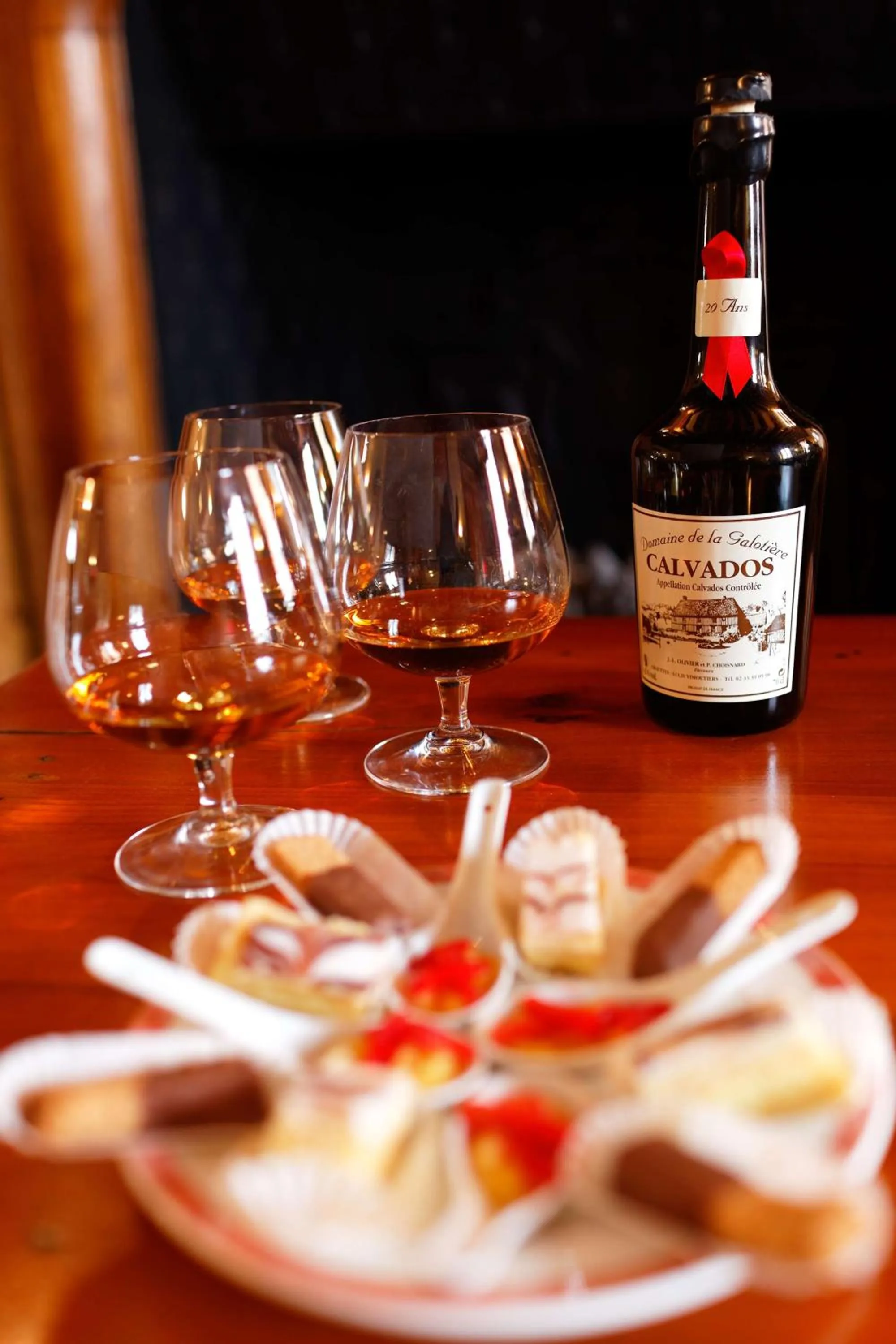 Lounge or bar in Brit Hotel Du Dauphin L'Aigle