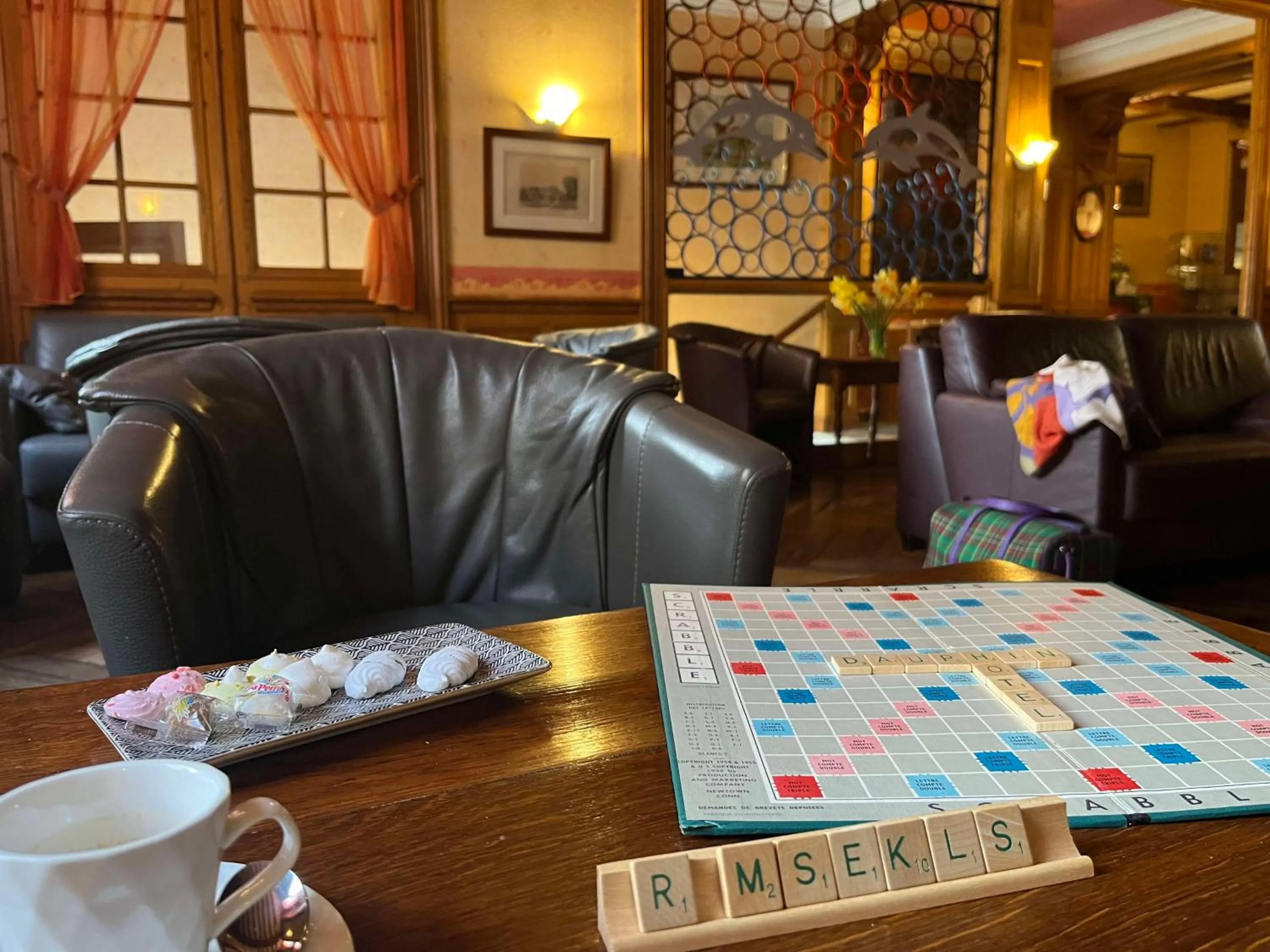 Lounge or bar in Brit Hotel Du Dauphin L'Aigle