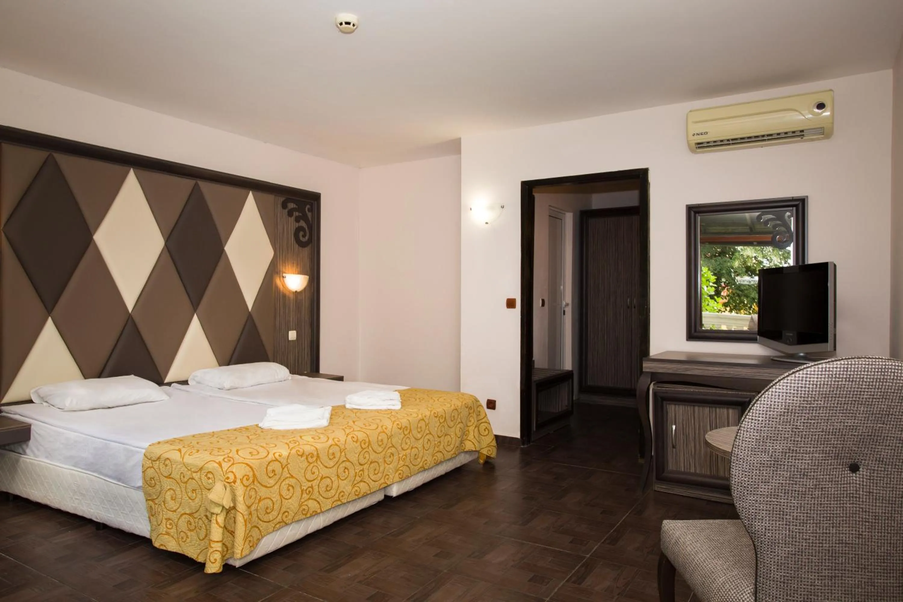 TV and multimedia in Villas Elenite