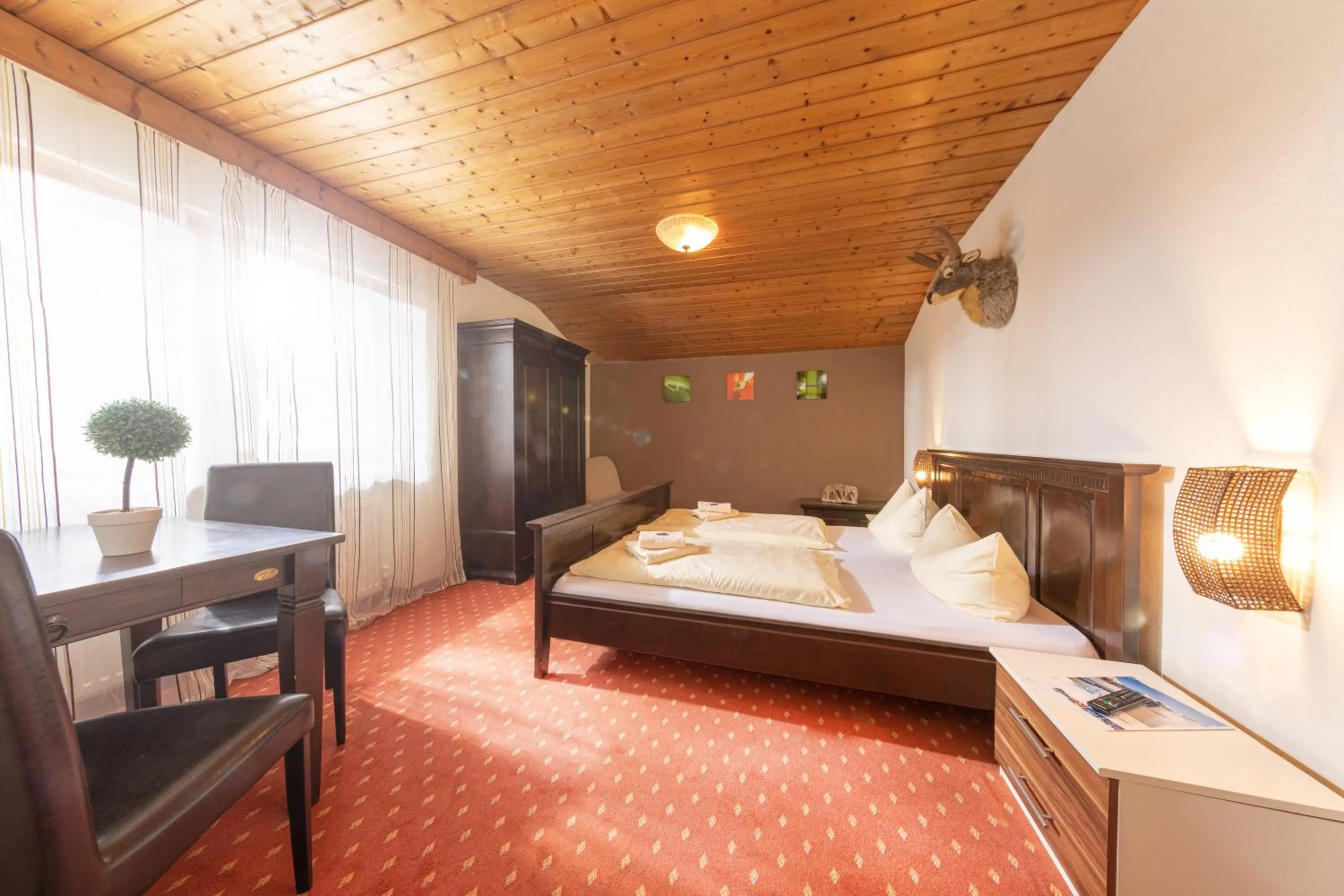 Photo of the whole room, Bed in T3 Gasthof Spullersee