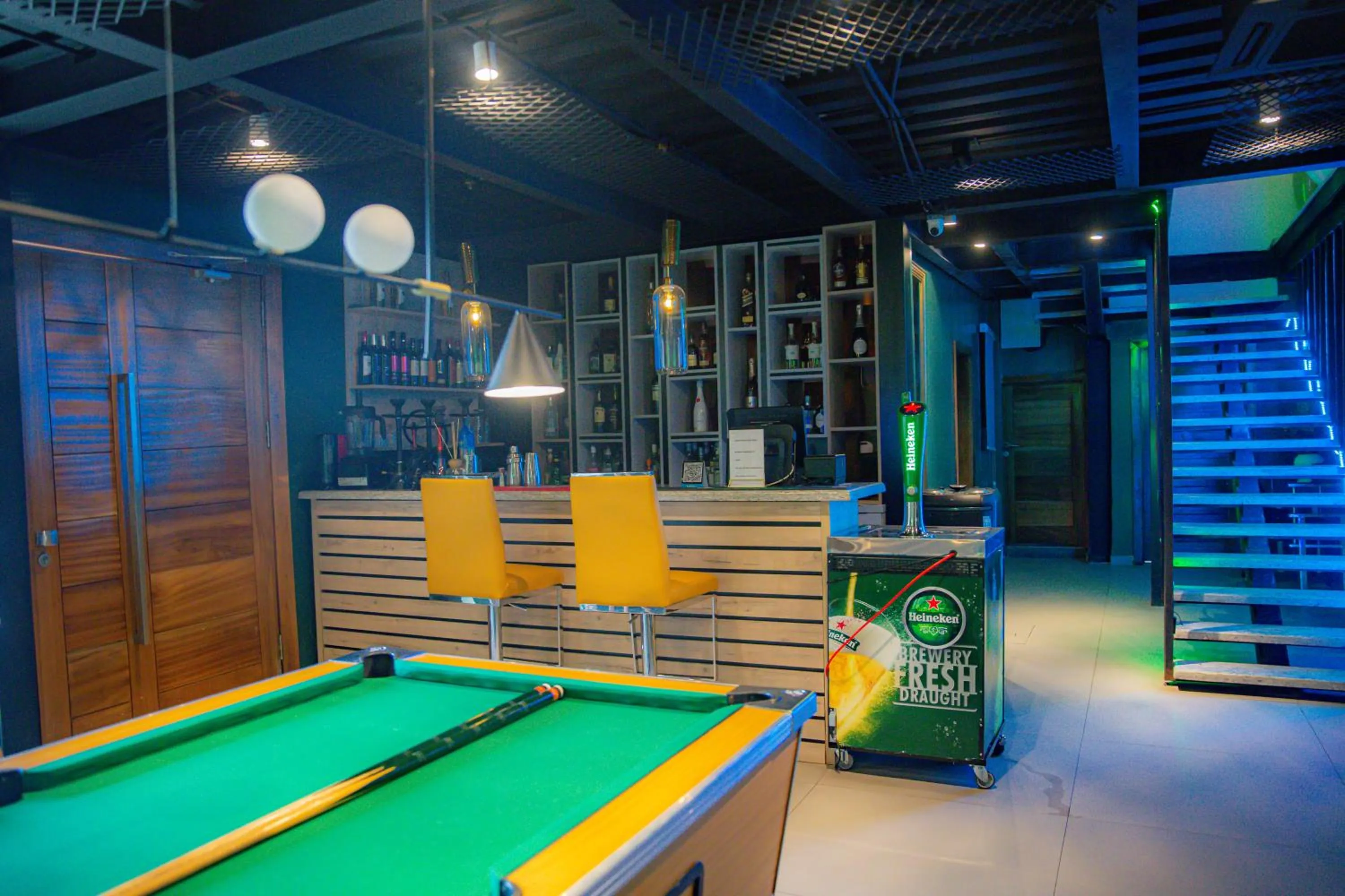 Restaurant/places to eat in Box Residence Hotel