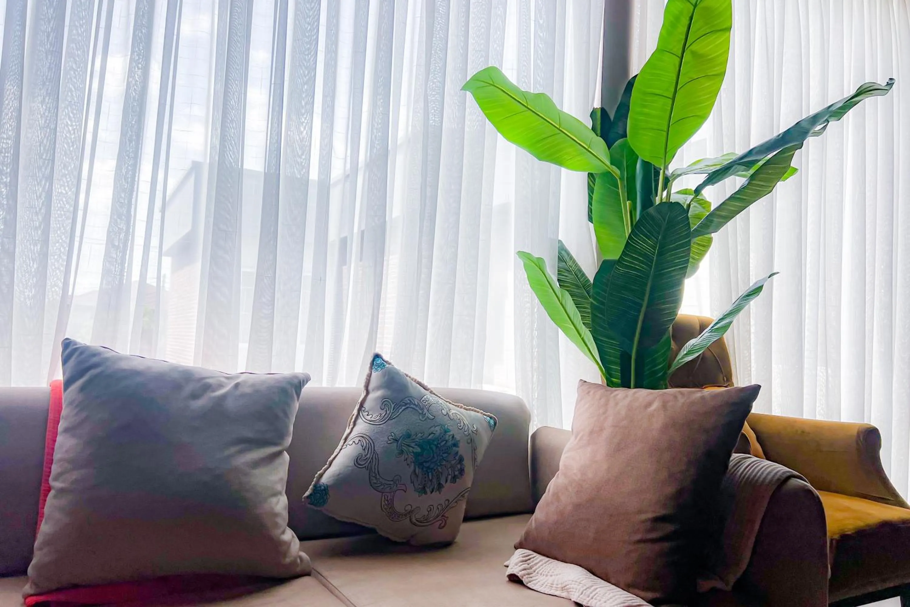 Restaurant/places to eat in Box Residence Hotel