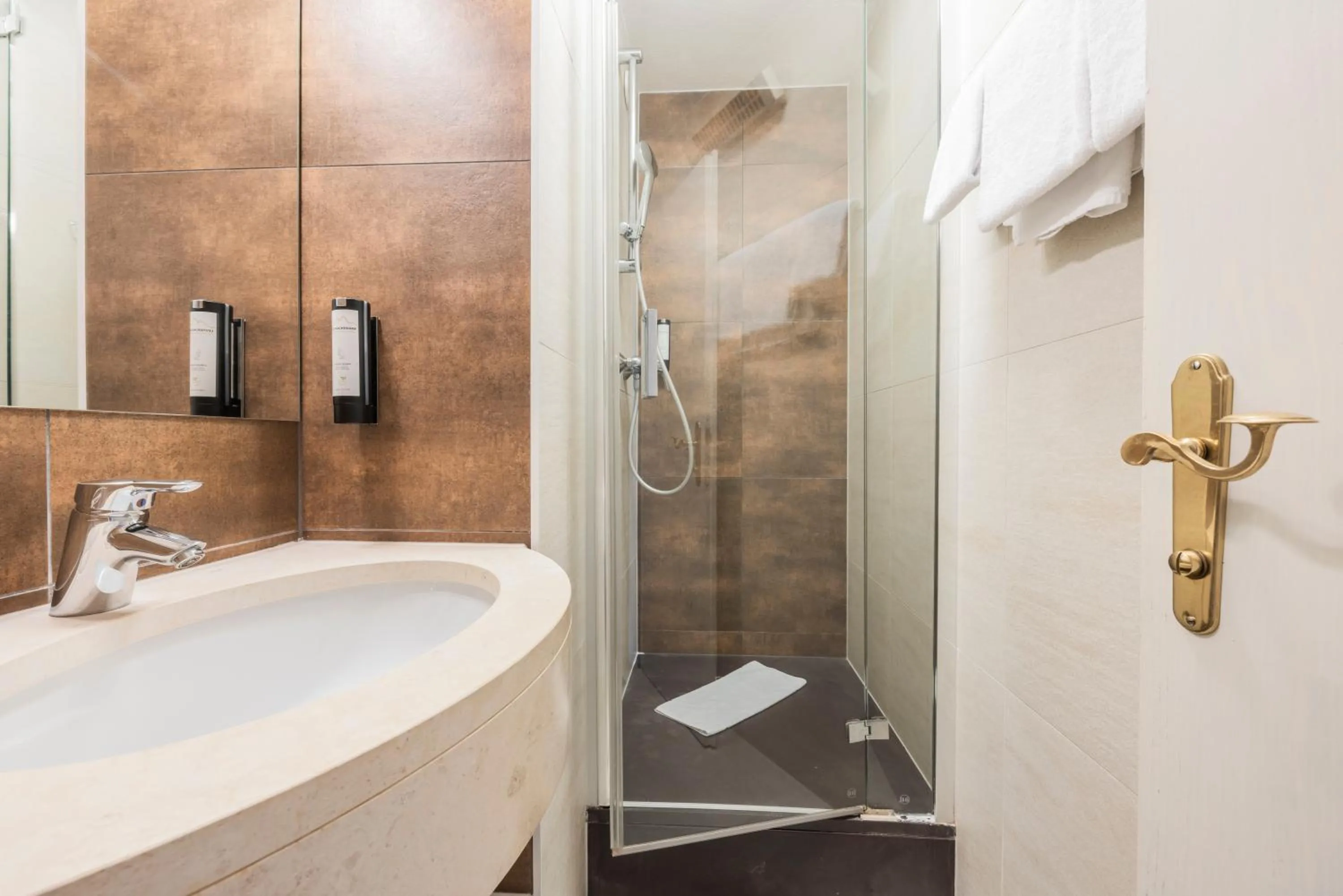 Shower in Biohotel Leutascherhof