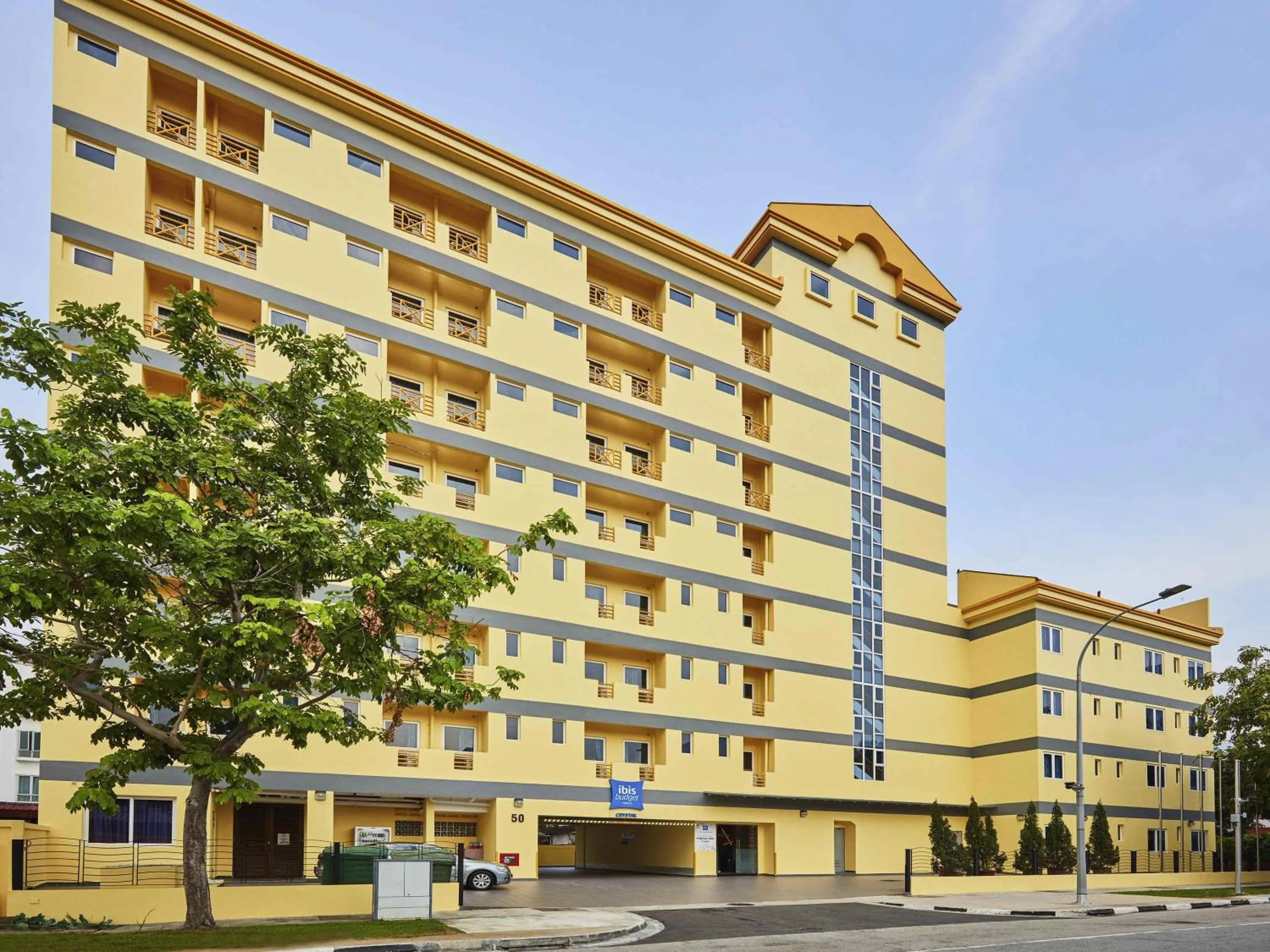 Property building in ibis budget Singapore Crystal